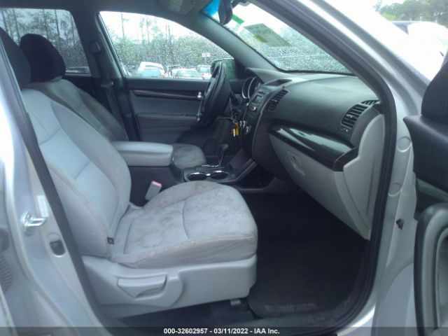 Photo 4 VIN: 5XYKT3A10CG252693 - KIA SORENTO 