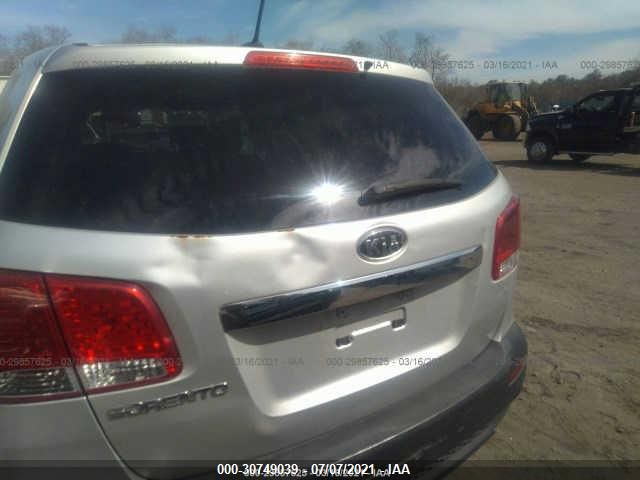 Photo 5 VIN: 5XYKT3A11BG086909 - KIA SORENTO 