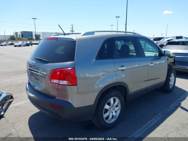 Photo 3 VIN: 5XYKT3A11BG157901 - KIA SORENTO 