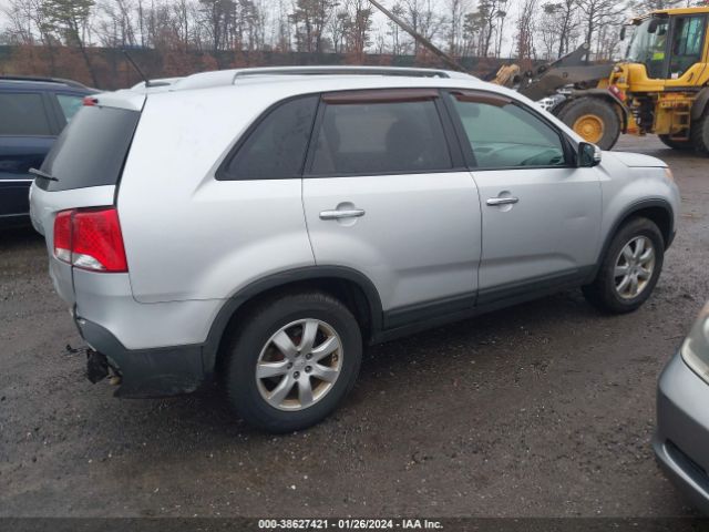 Photo 3 VIN: 5XYKT3A12BG094517 - KIA SORENTO 