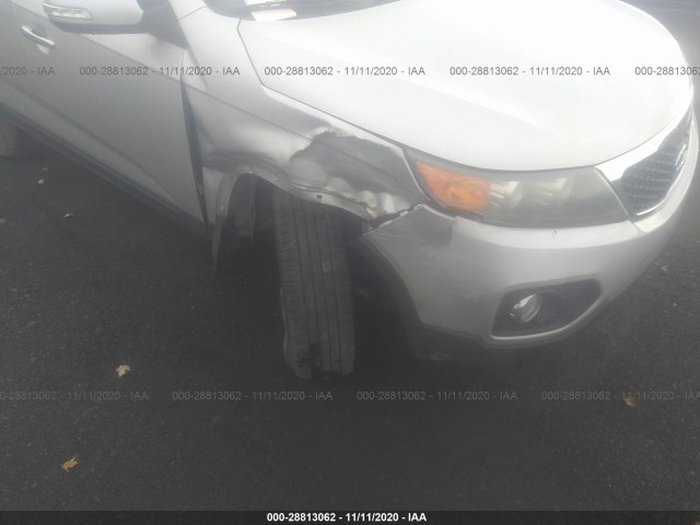 Photo 5 VIN: 5XYKT3A12BG185044 - KIA SORENTO 