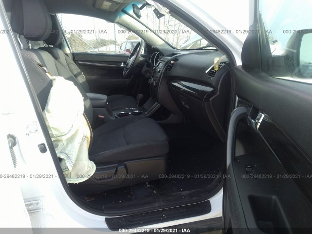 Photo 4 VIN: 5XYKT3A13BG094137 - KIA SORENTO 