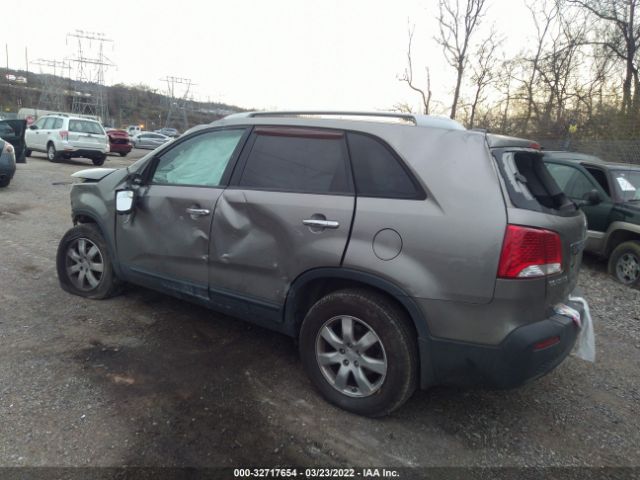 Photo 2 VIN: 5XYKT3A13BG124303 - KIA SORENTO 