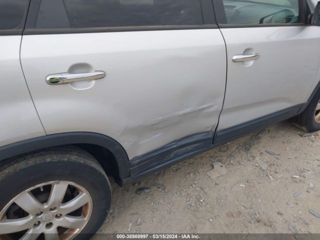 Photo 5 VIN: 5XYKT3A13BG181746 - KIA SORENTO 