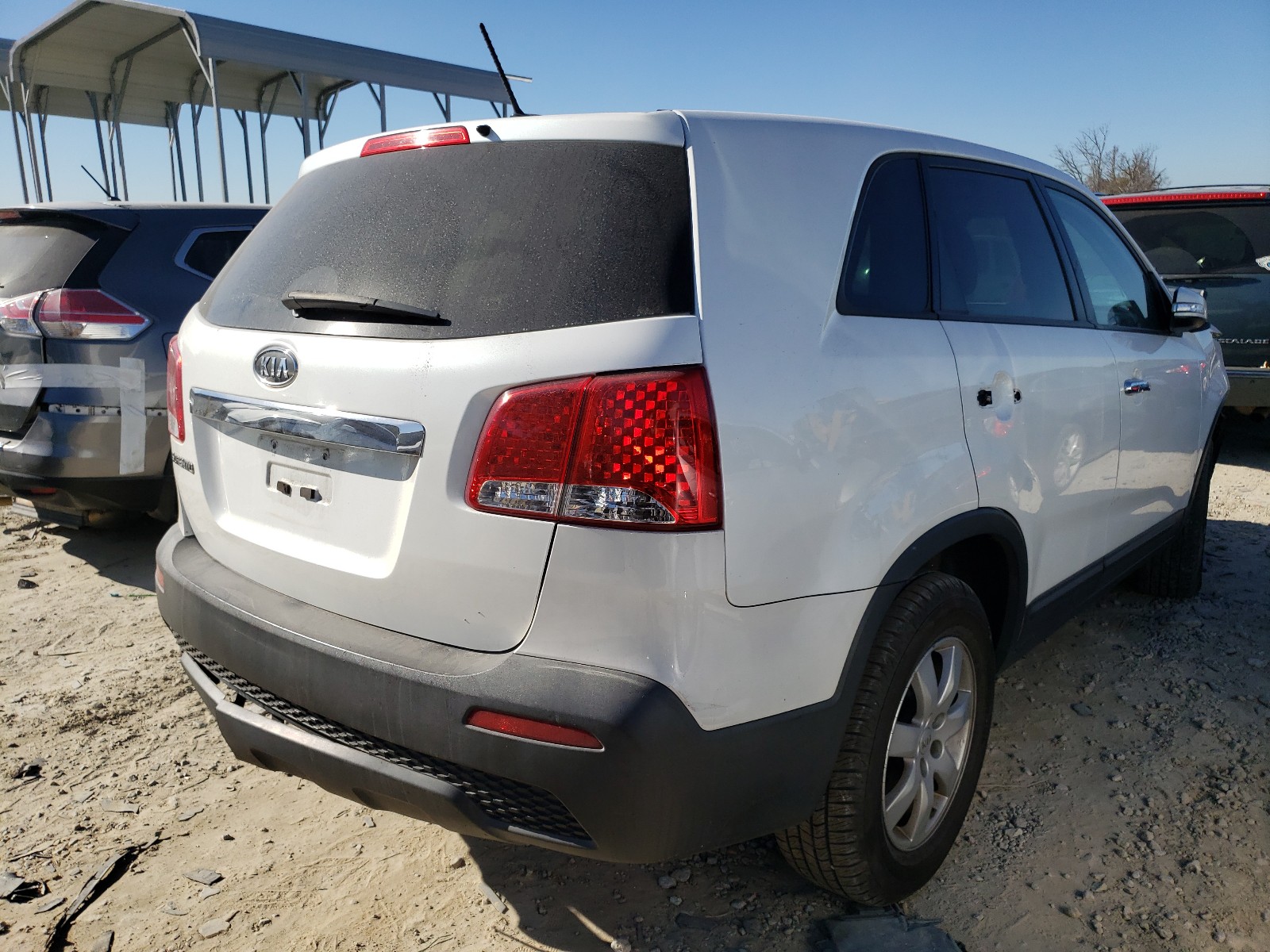 Photo 3 VIN: 5XYKT3A13CG217422 - KIA SORENTO BA 