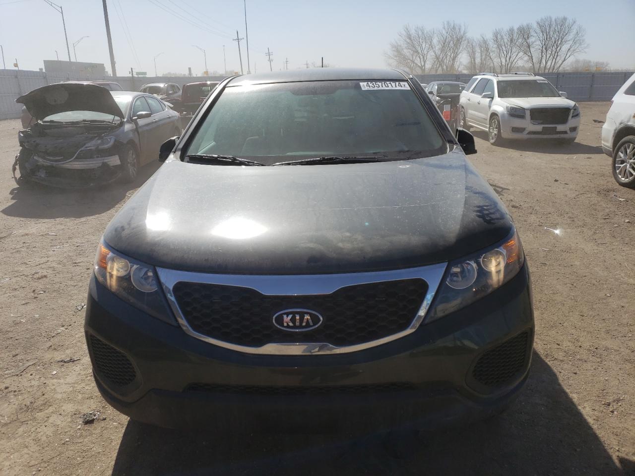 Photo 4 VIN: 5XYKT3A13DG316288 - KIA SORENTO 