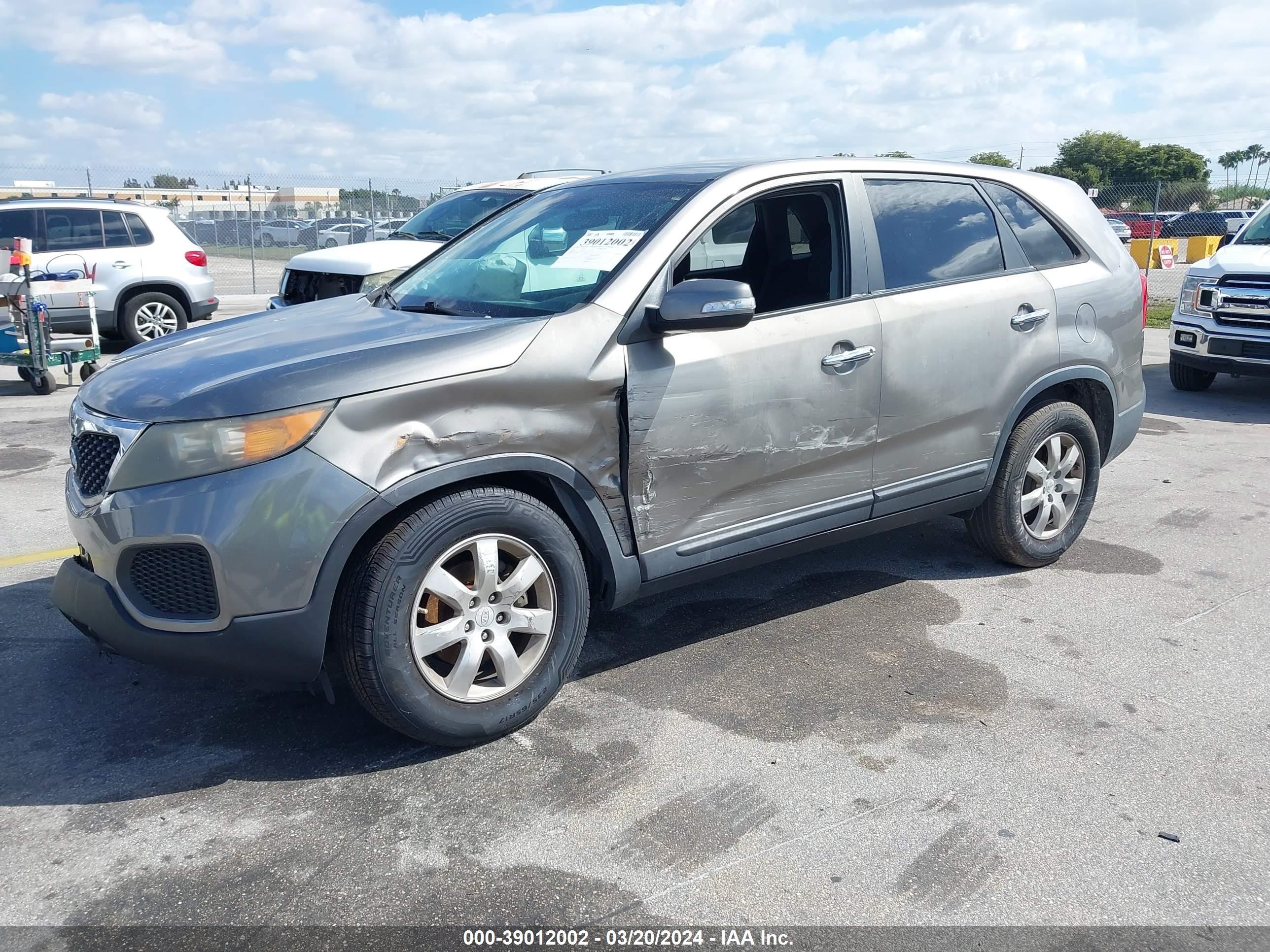 Photo 1 VIN: 5XYKT3A14BG033623 - KIA SORENTO 