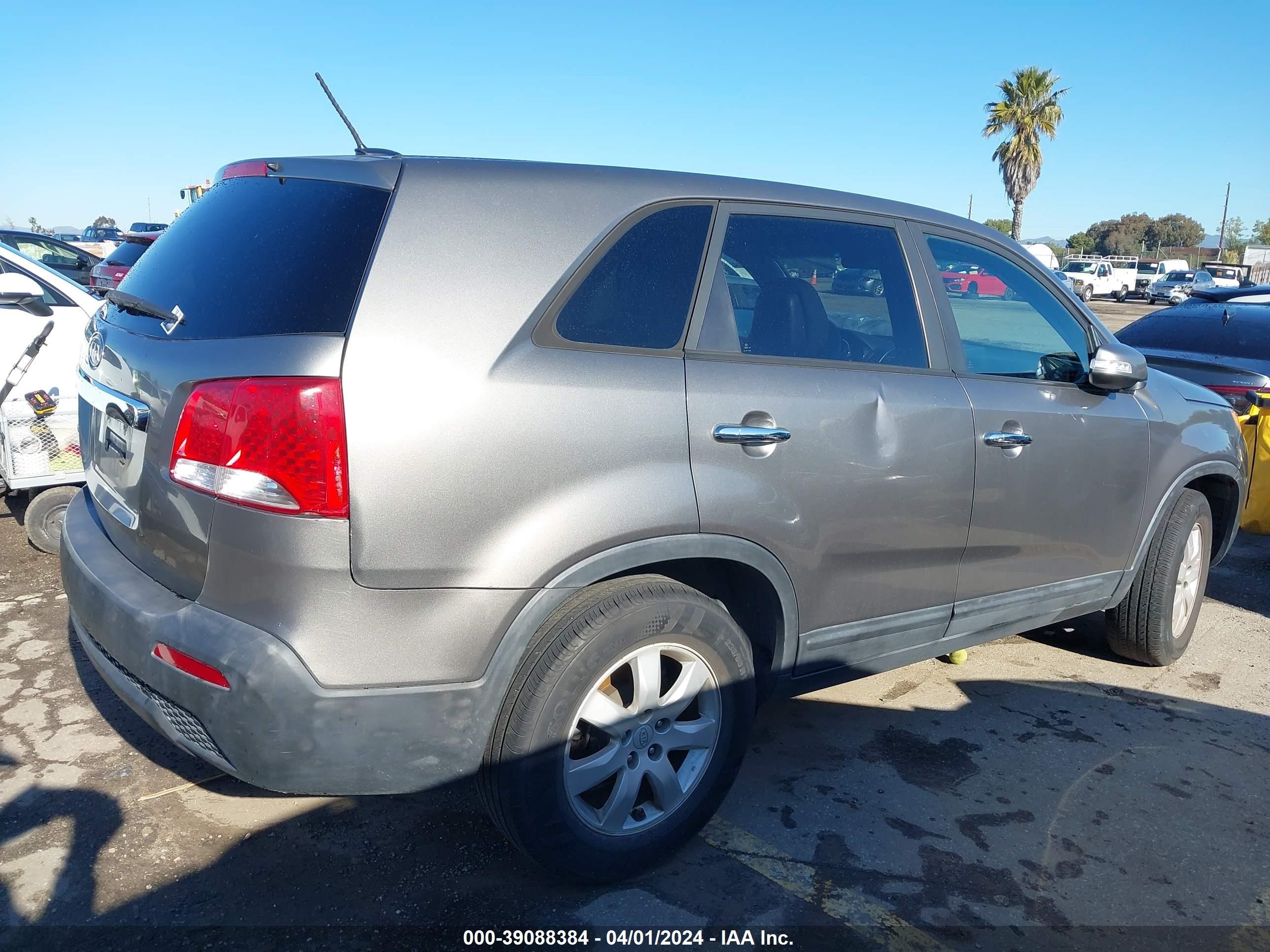 Photo 3 VIN: 5XYKT3A14BG046727 - KIA SORENTO 