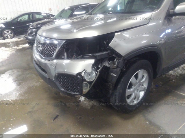 Photo 5 VIN: 5XYKT3A14BG116372 - KIA SORENTO 