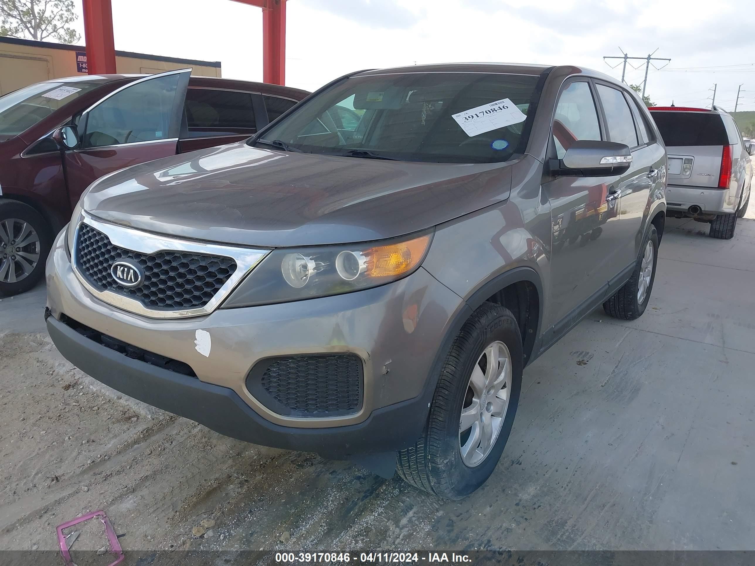 Photo 1 VIN: 5XYKT3A14BG120177 - KIA SORENTO 