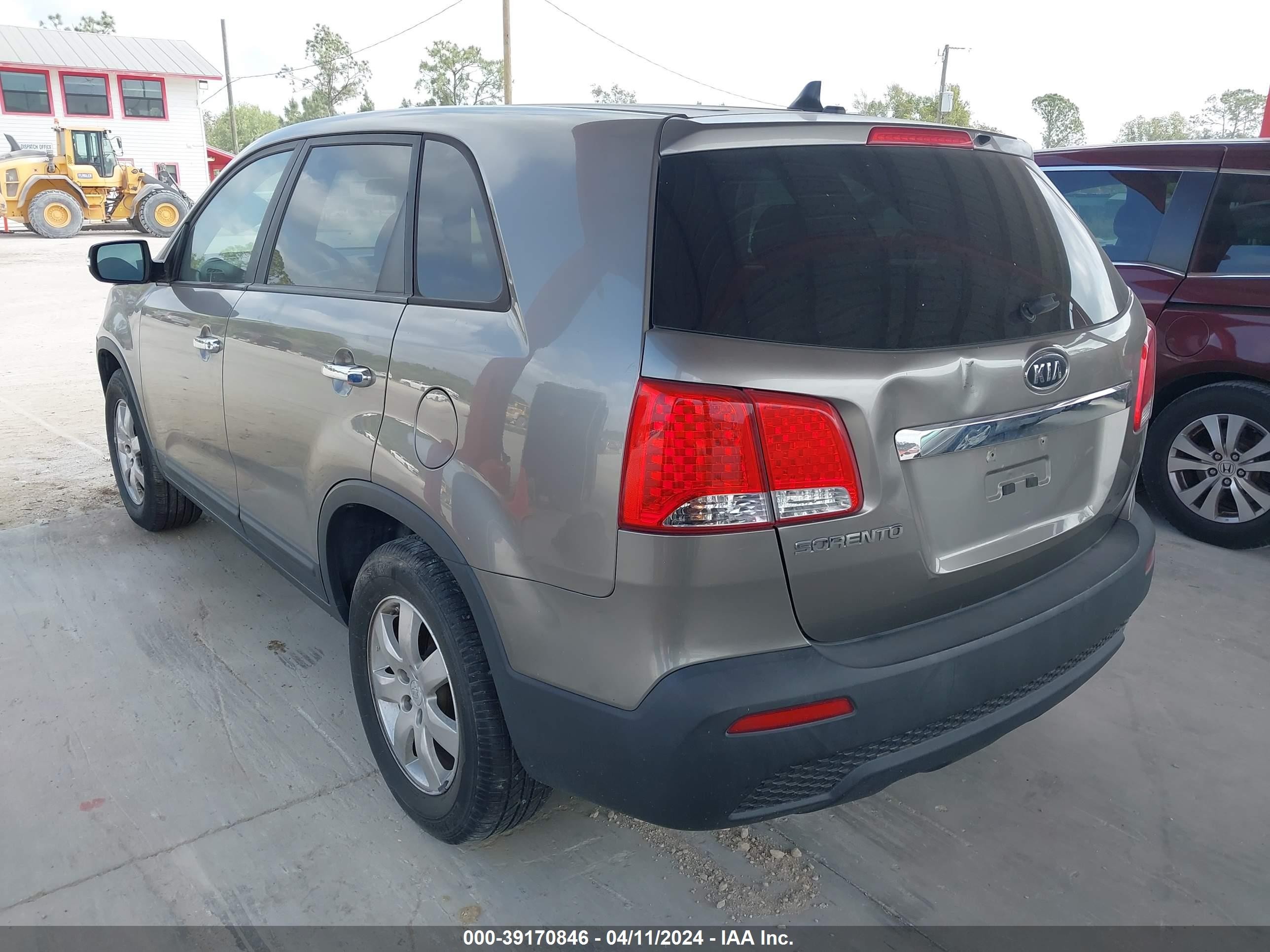 Photo 2 VIN: 5XYKT3A14BG120177 - KIA SORENTO 