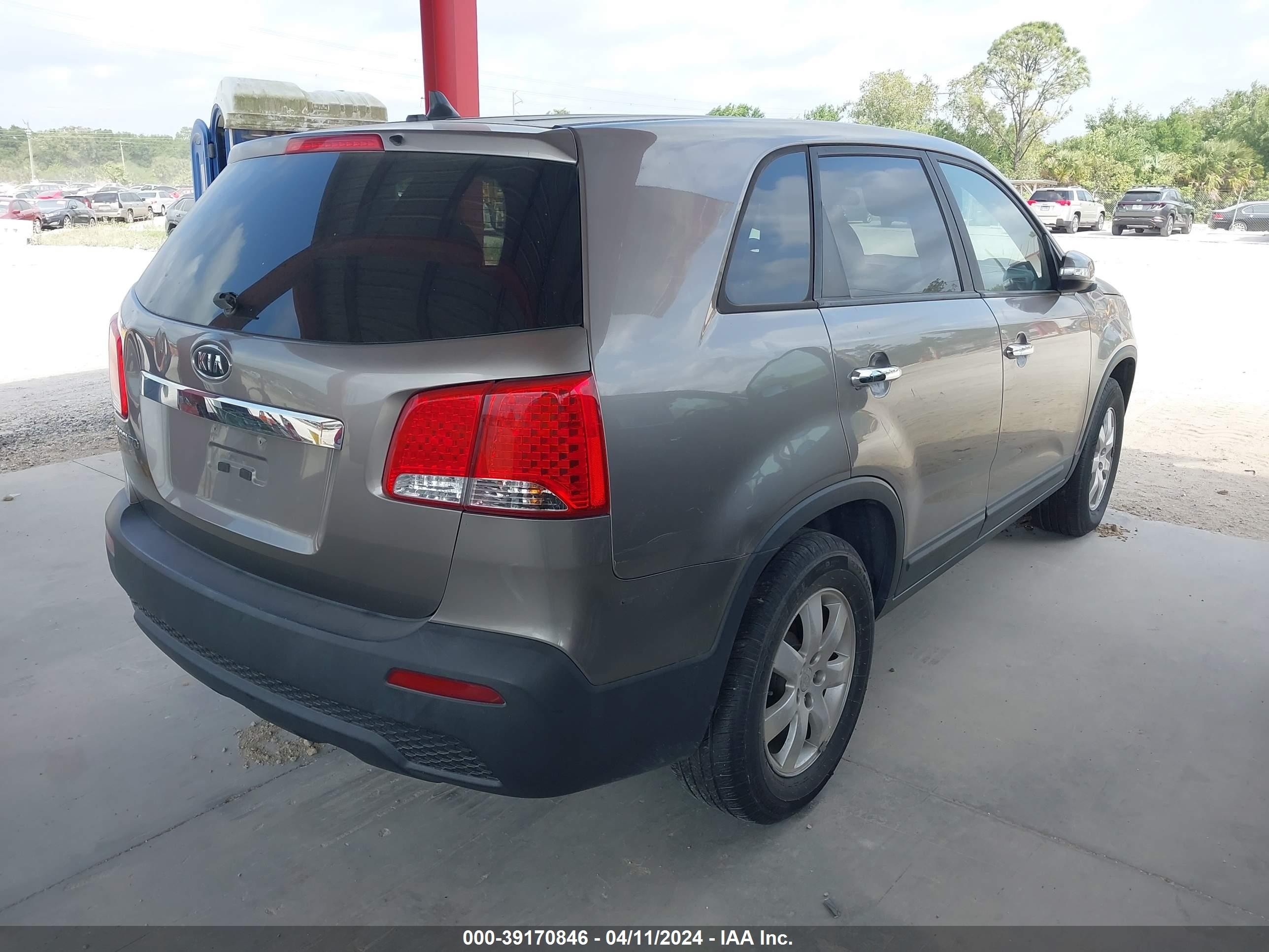 Photo 3 VIN: 5XYKT3A14BG120177 - KIA SORENTO 