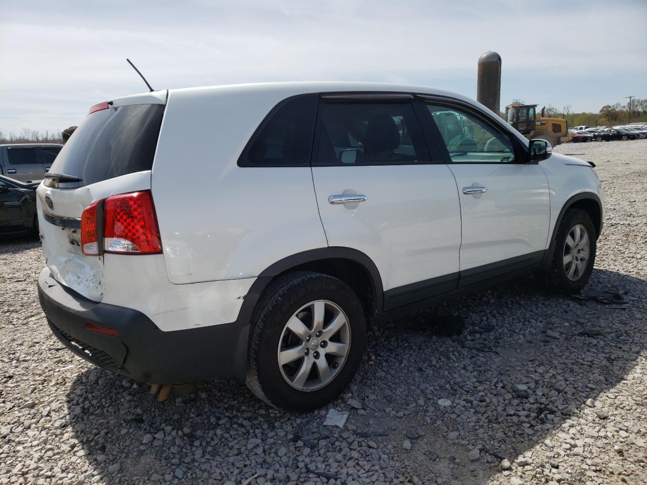 Photo 2 VIN: 5XYKT3A14CG245567 - KIA SORENTO 