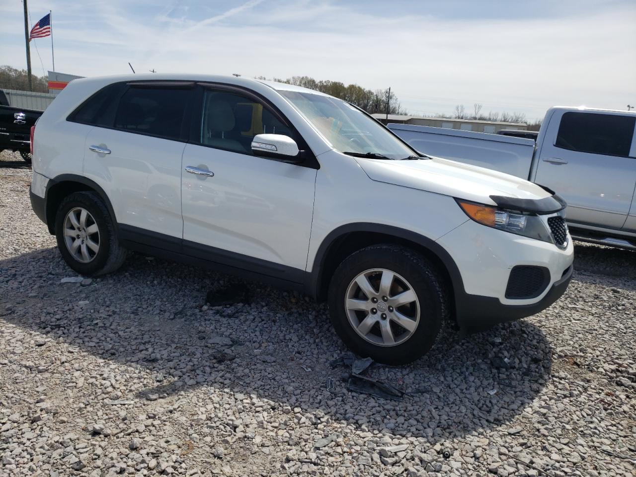 Photo 3 VIN: 5XYKT3A14CG245567 - KIA SORENTO 