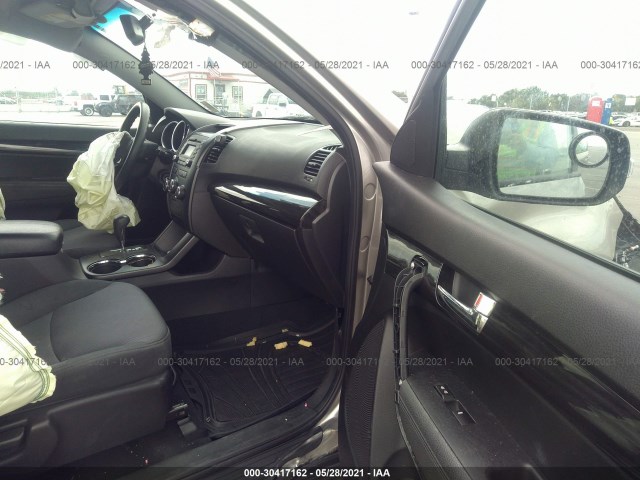 Photo 4 VIN: 5XYKT3A14DG411541 - KIA SORENTO 