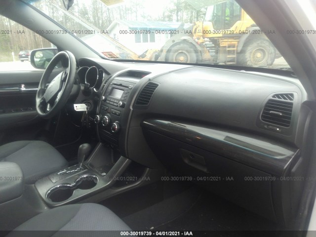 Photo 4 VIN: 5XYKT3A15DG330953 - KIA SORENTO 