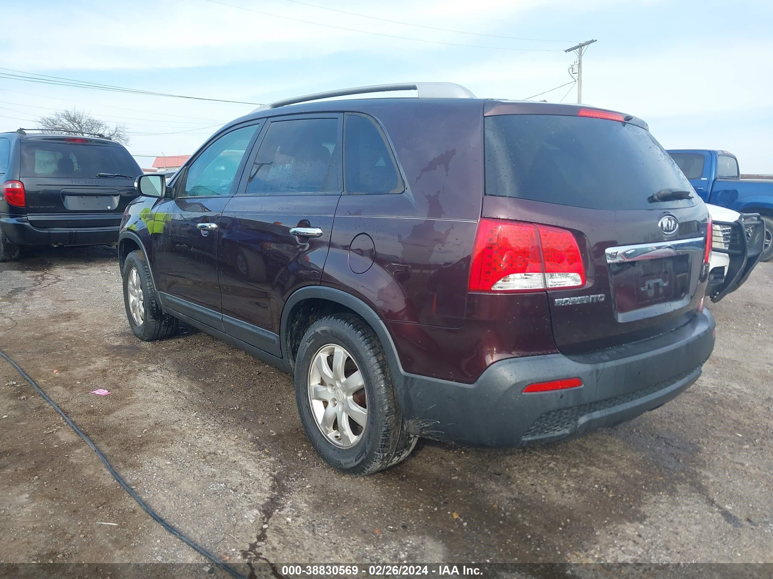 Photo 2 VIN: 5XYKT3A16BG139524 - KIA SORENTO 