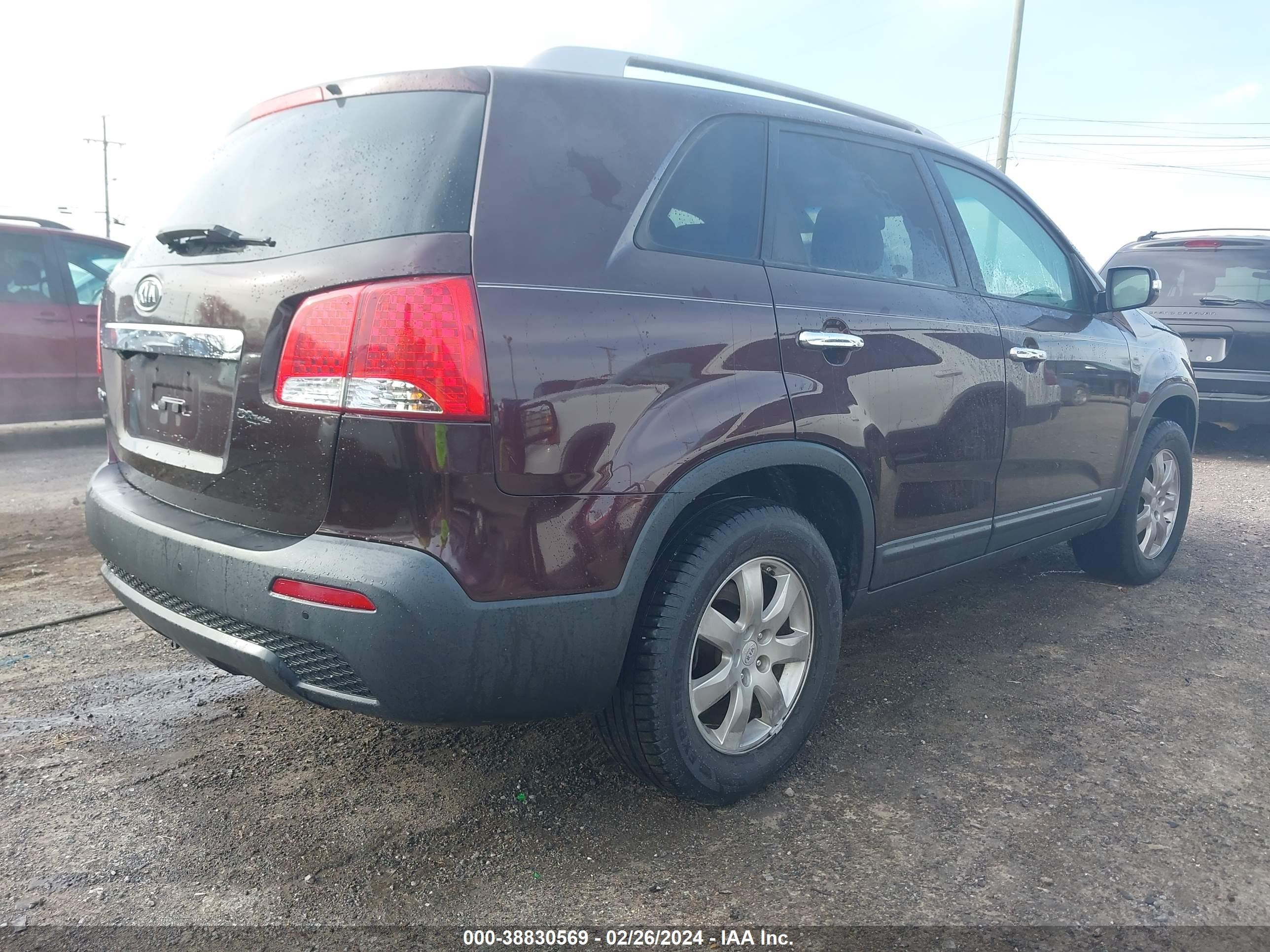 Photo 3 VIN: 5XYKT3A16BG139524 - KIA SORENTO 