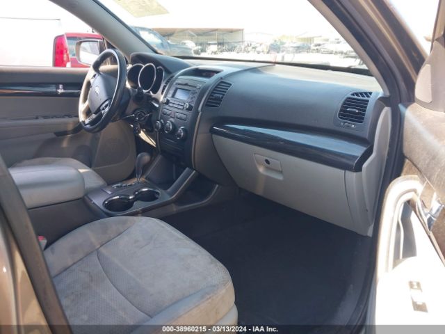 Photo 4 VIN: 5XYKT3A16CG309608 - KIA SORENTO 