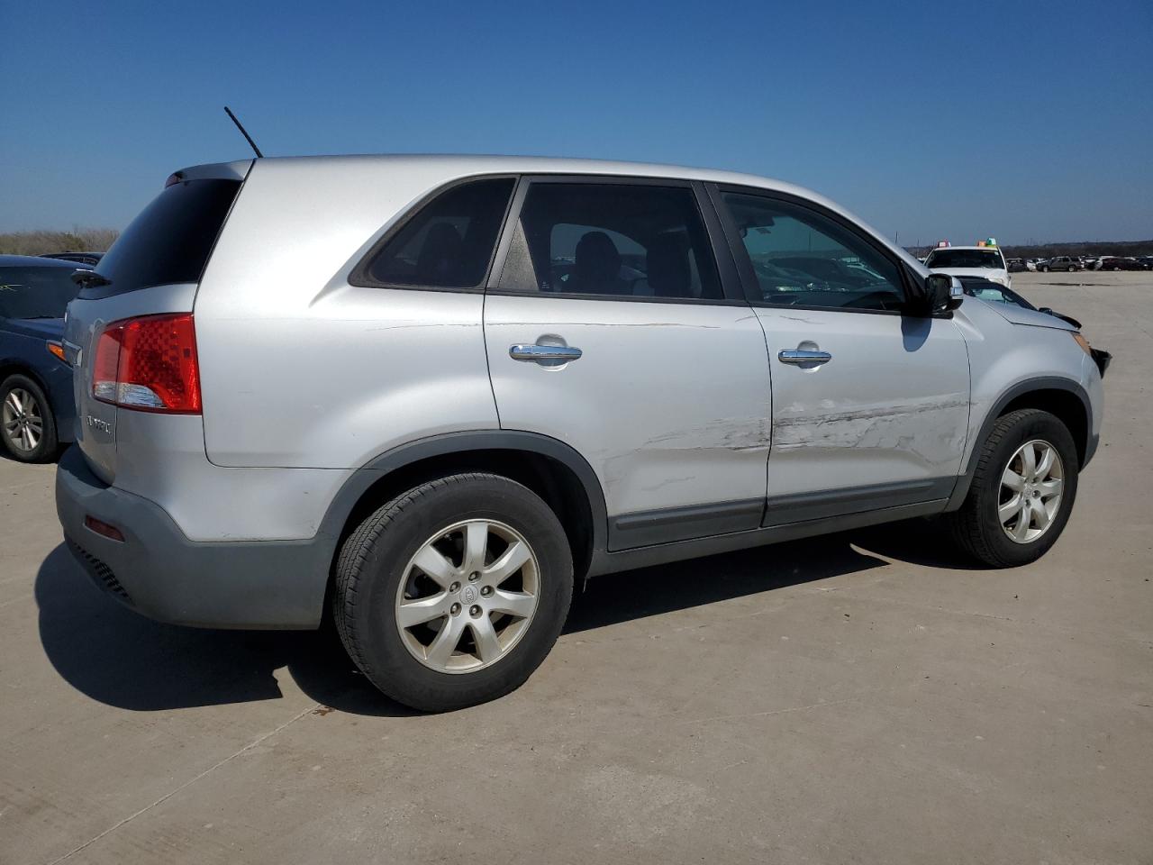 Photo 2 VIN: 5XYKT3A17BG106791 - KIA SORENTO 