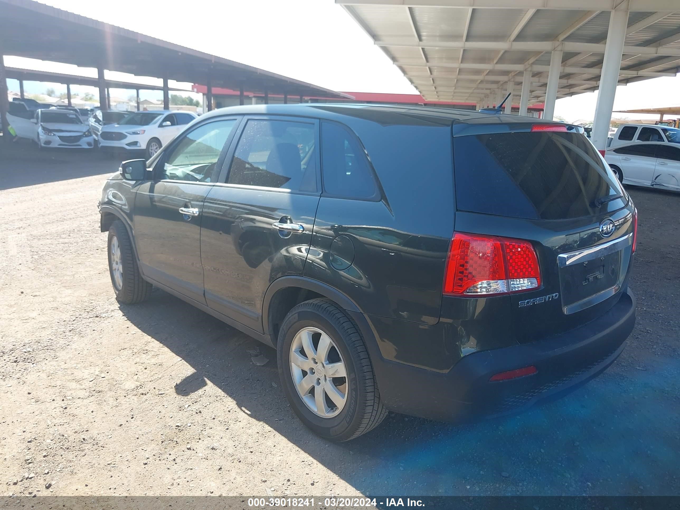 Photo 2 VIN: 5XYKT3A17BG175142 - KIA SORENTO 