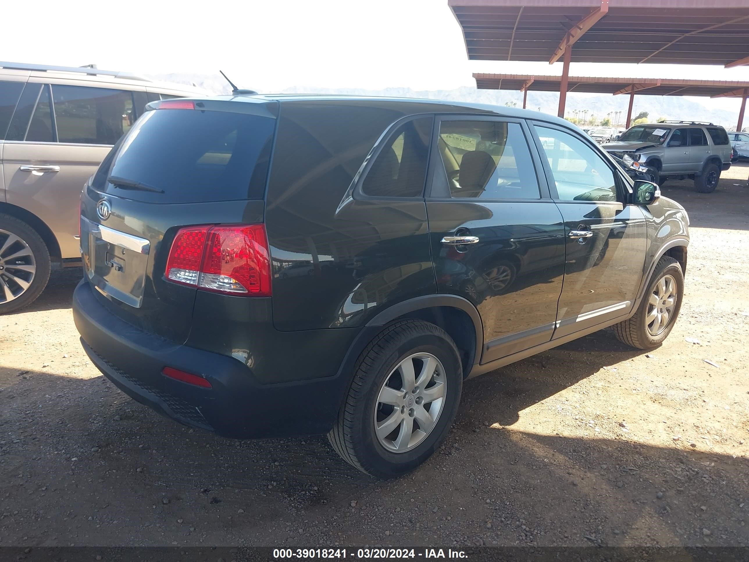 Photo 3 VIN: 5XYKT3A17BG175142 - KIA SORENTO 