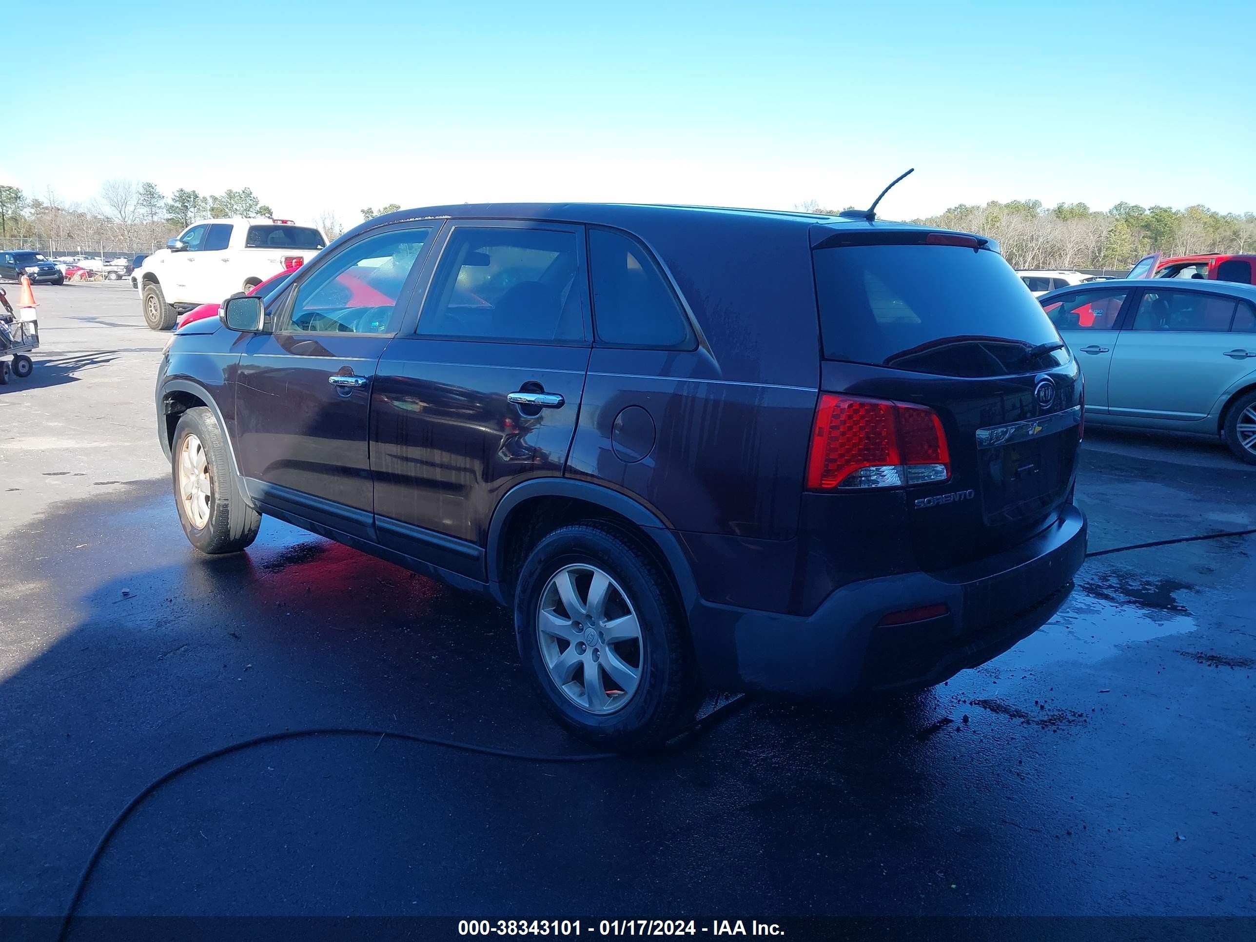 Photo 2 VIN: 5XYKT3A17CG203328 - KIA SORENTO 