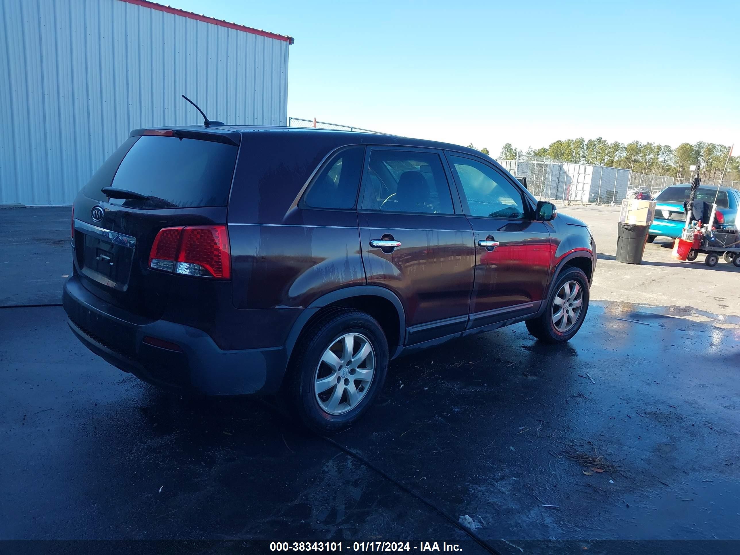 Photo 3 VIN: 5XYKT3A17CG203328 - KIA SORENTO 