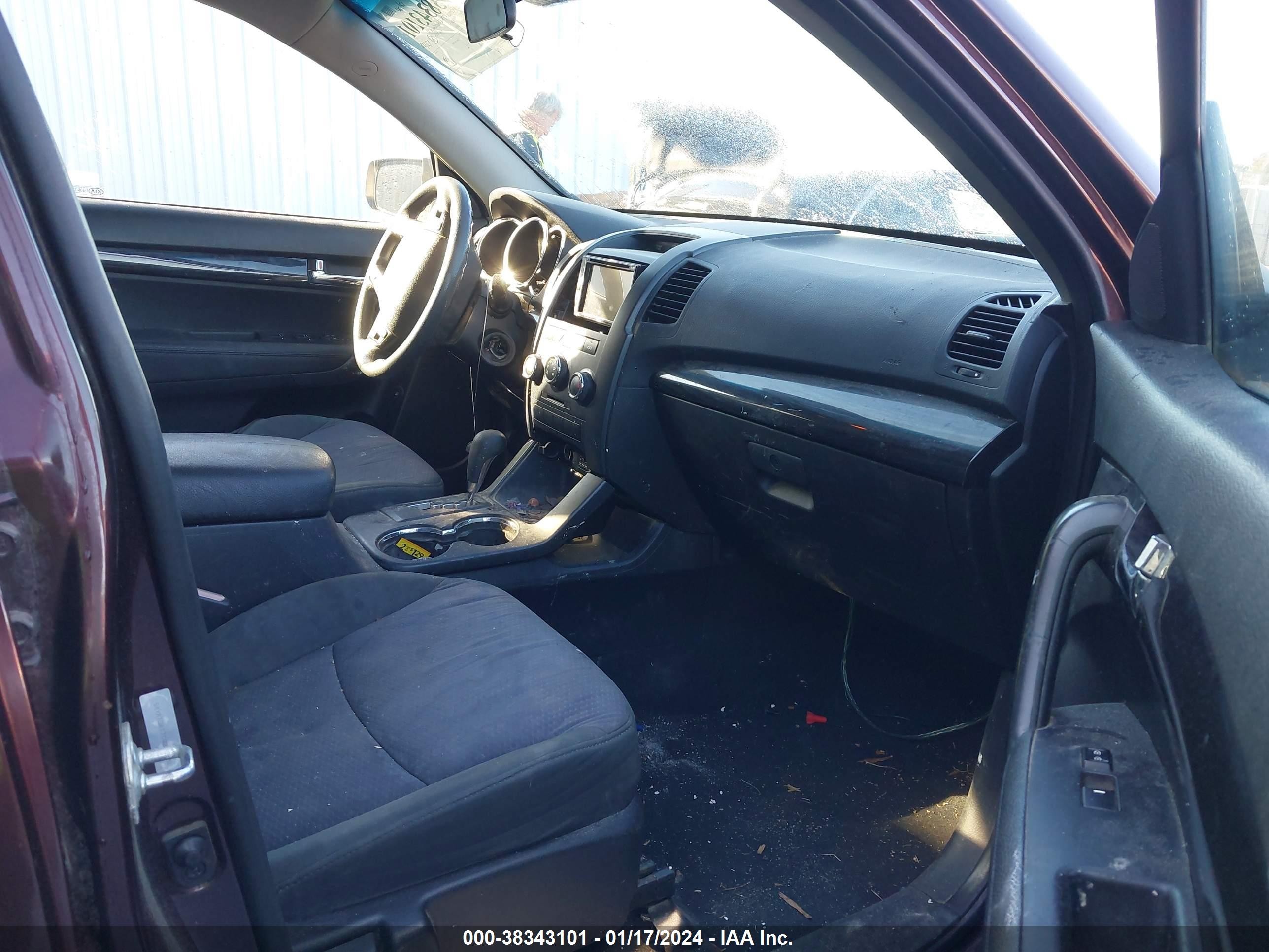 Photo 4 VIN: 5XYKT3A17CG203328 - KIA SORENTO 