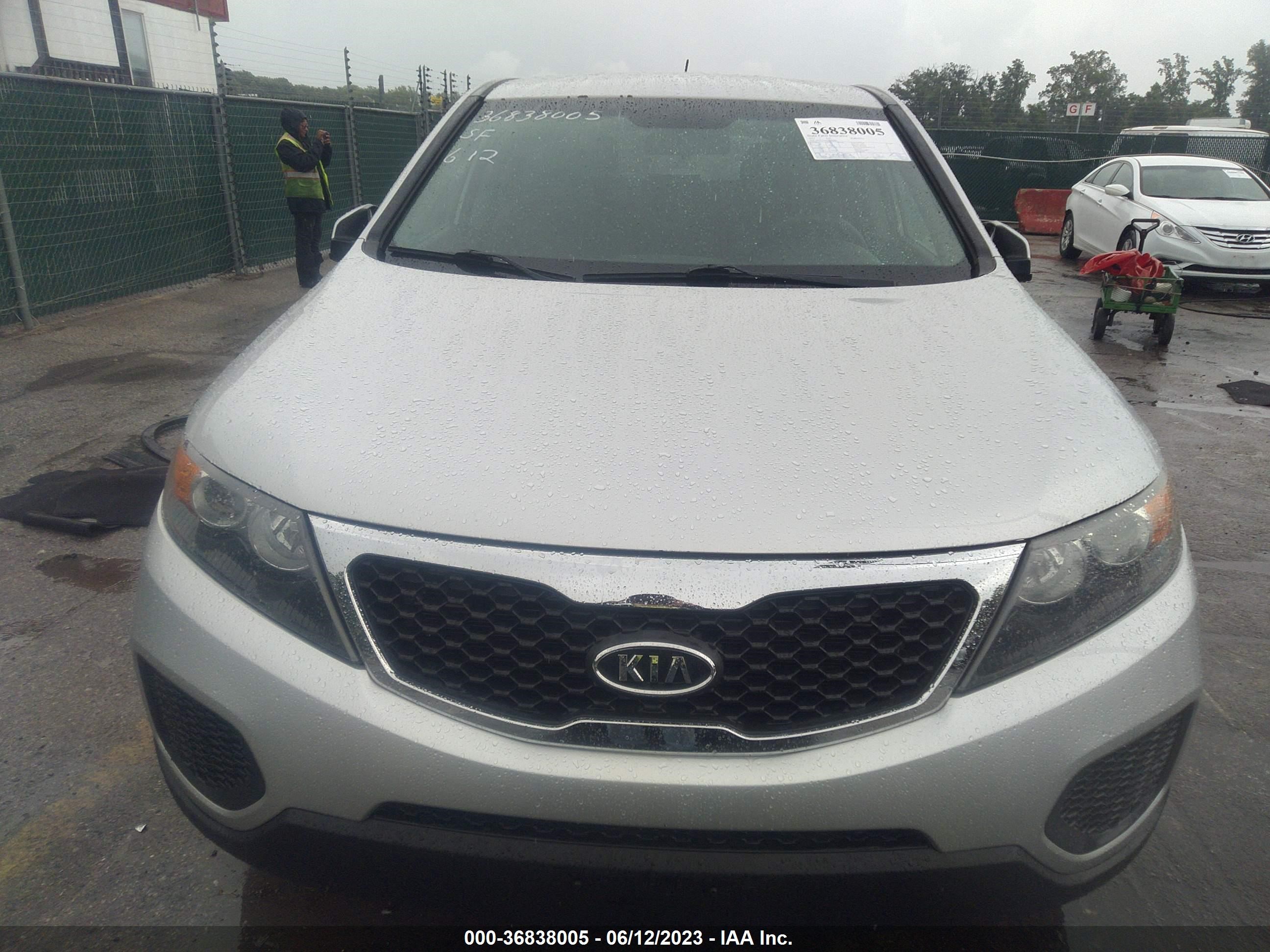 Photo 12 VIN: 5XYKT3A17DG312809 - KIA SORENTO 