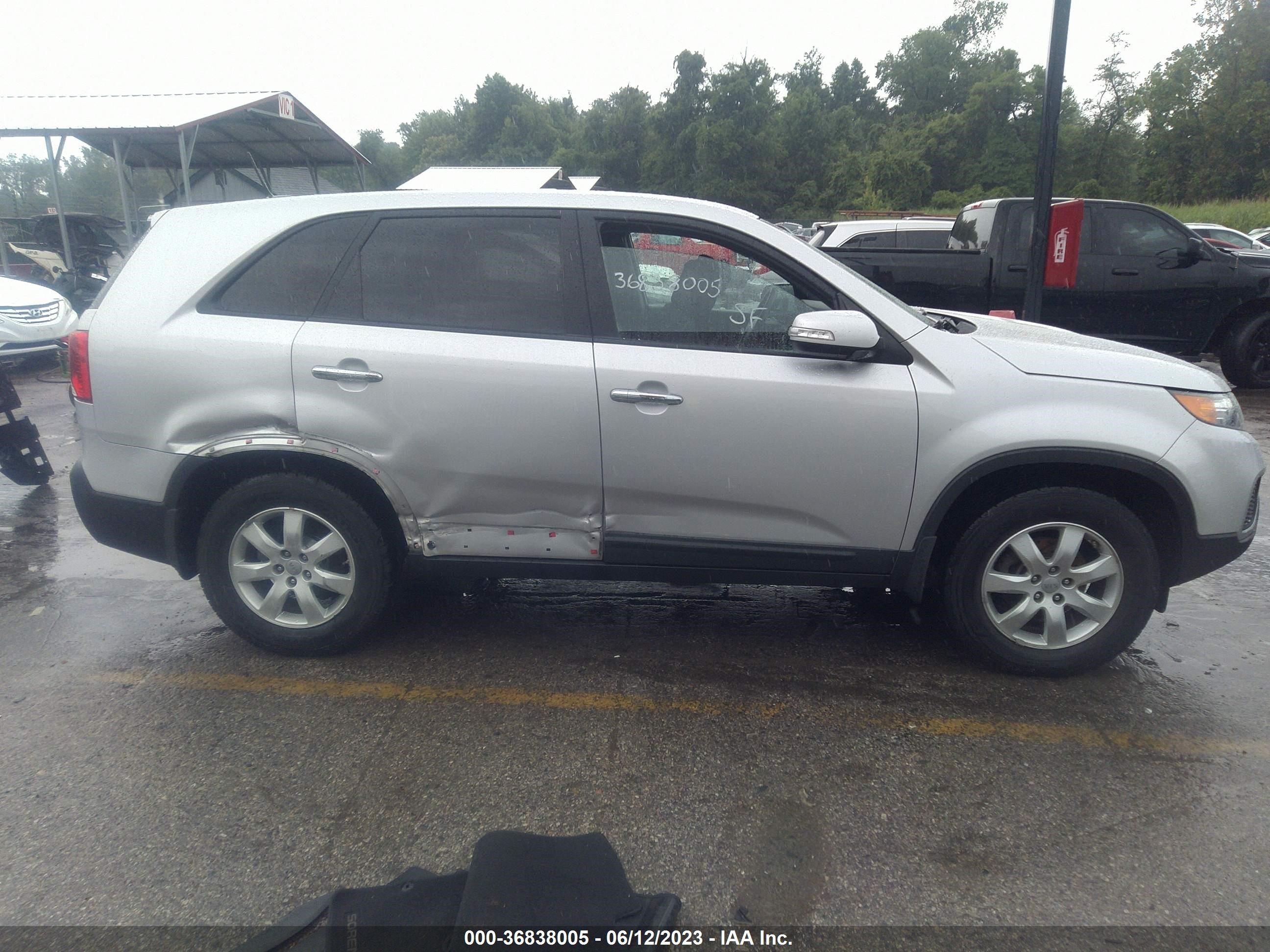 Photo 13 VIN: 5XYKT3A17DG312809 - KIA SORENTO 