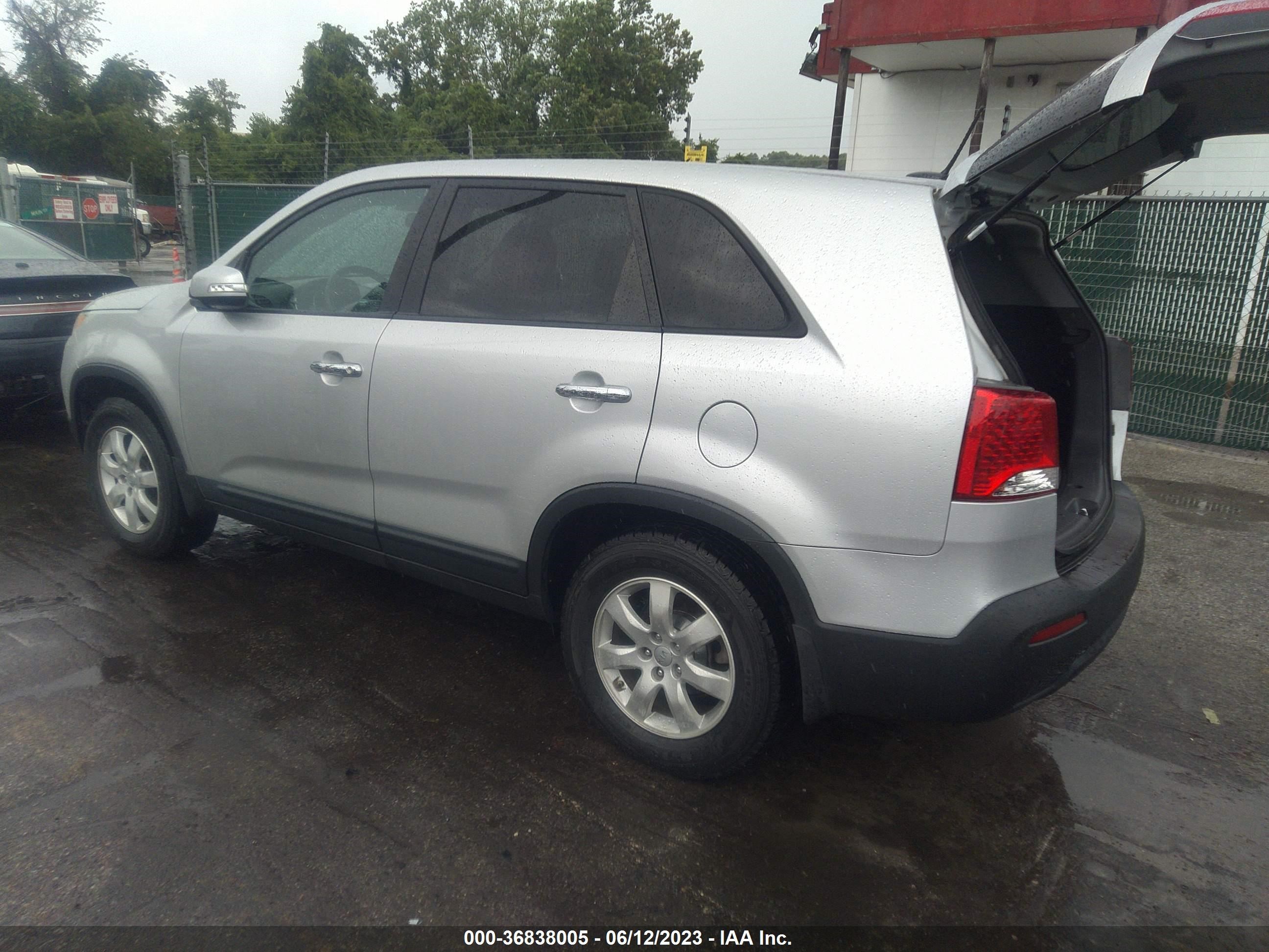 Photo 2 VIN: 5XYKT3A17DG312809 - KIA SORENTO 