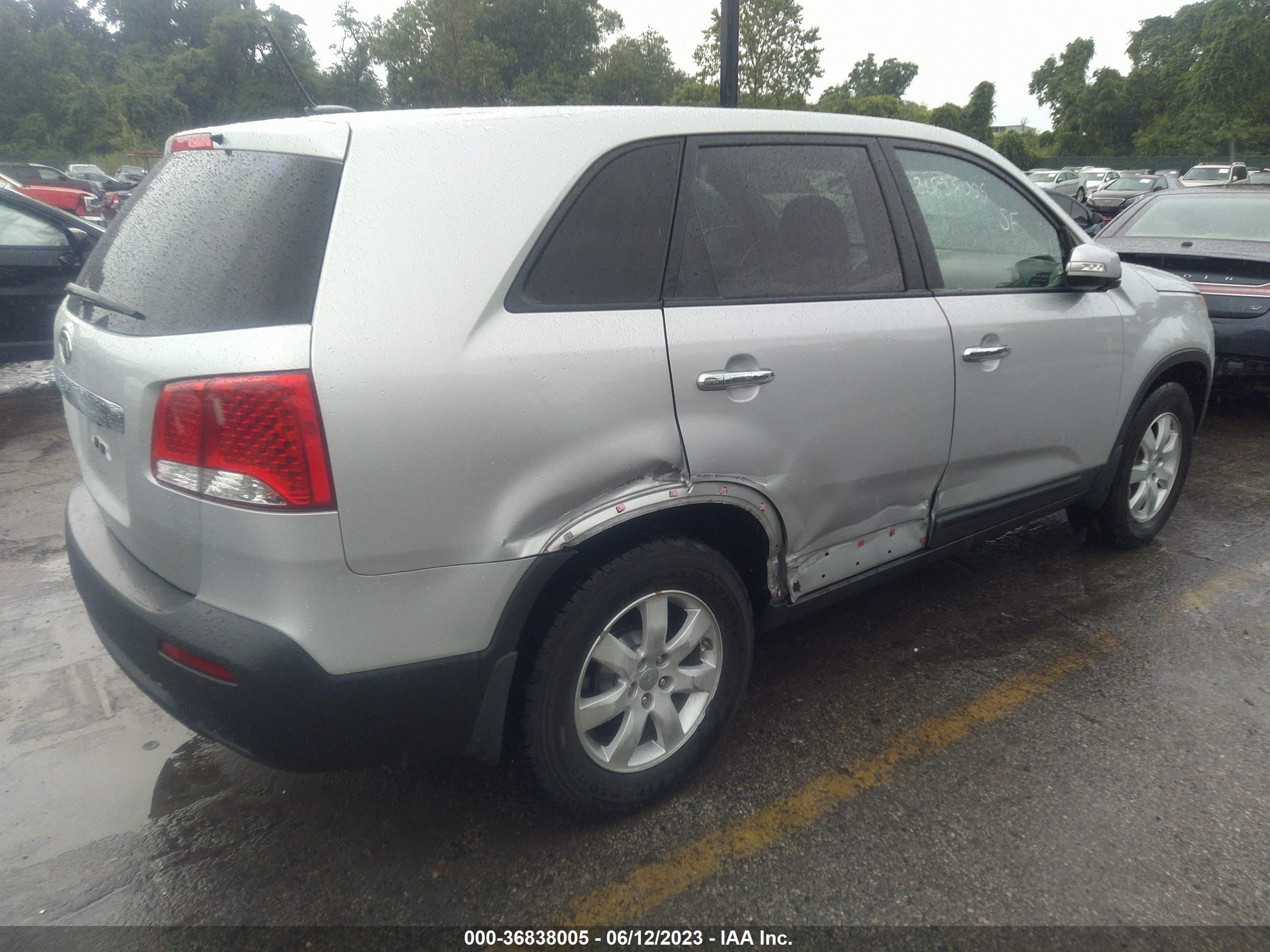 Photo 3 VIN: 5XYKT3A17DG312809 - KIA SORENTO 