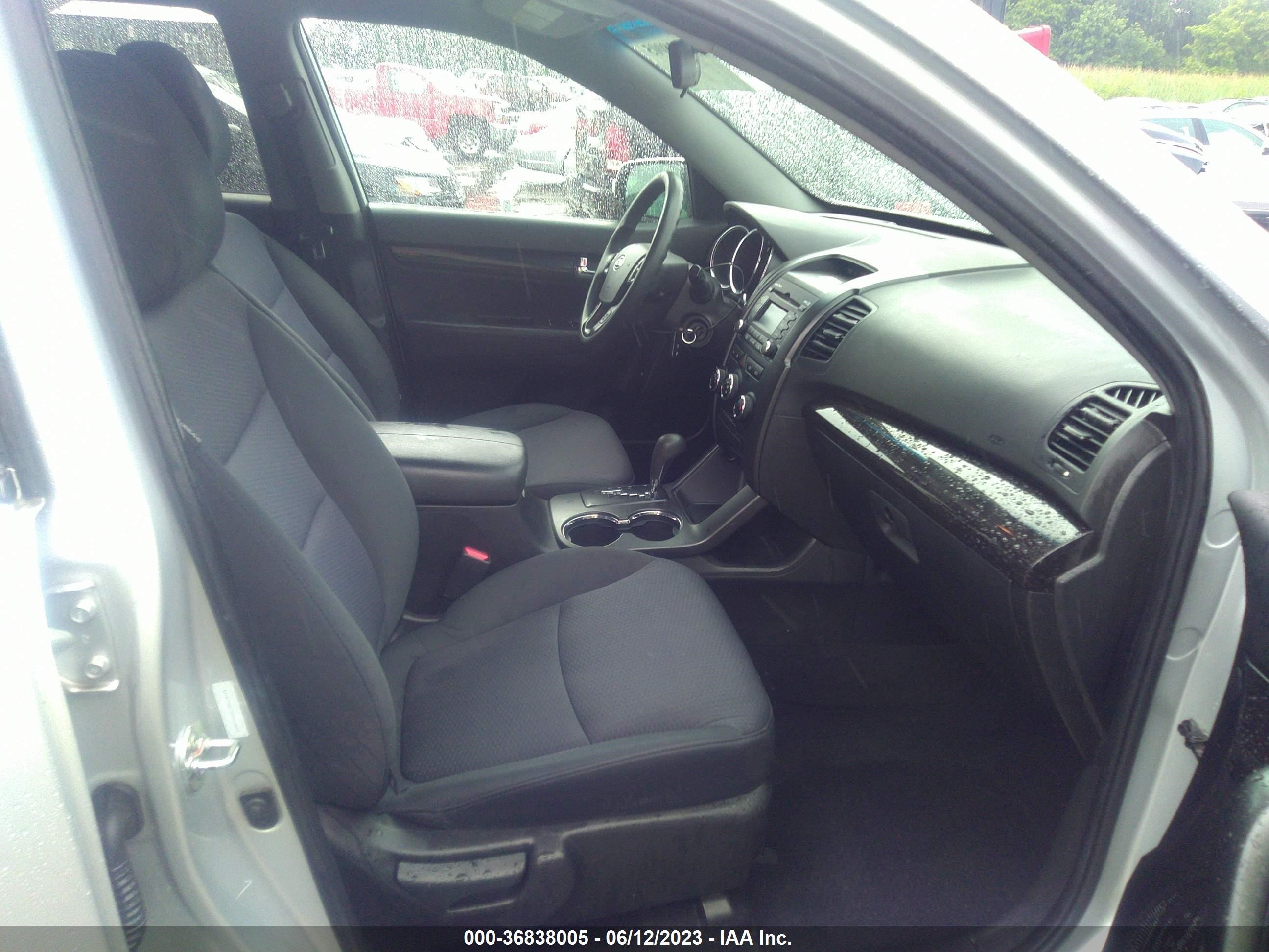 Photo 4 VIN: 5XYKT3A17DG312809 - KIA SORENTO 