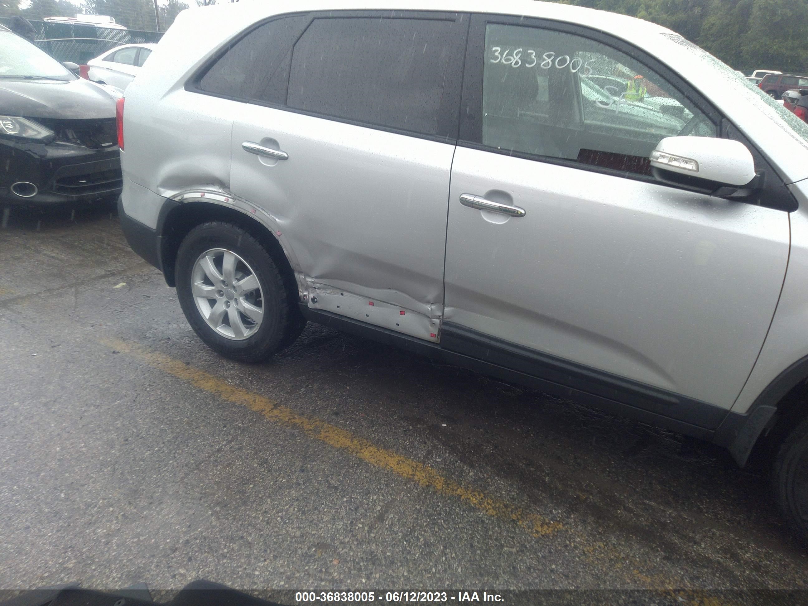 Photo 5 VIN: 5XYKT3A17DG312809 - KIA SORENTO 