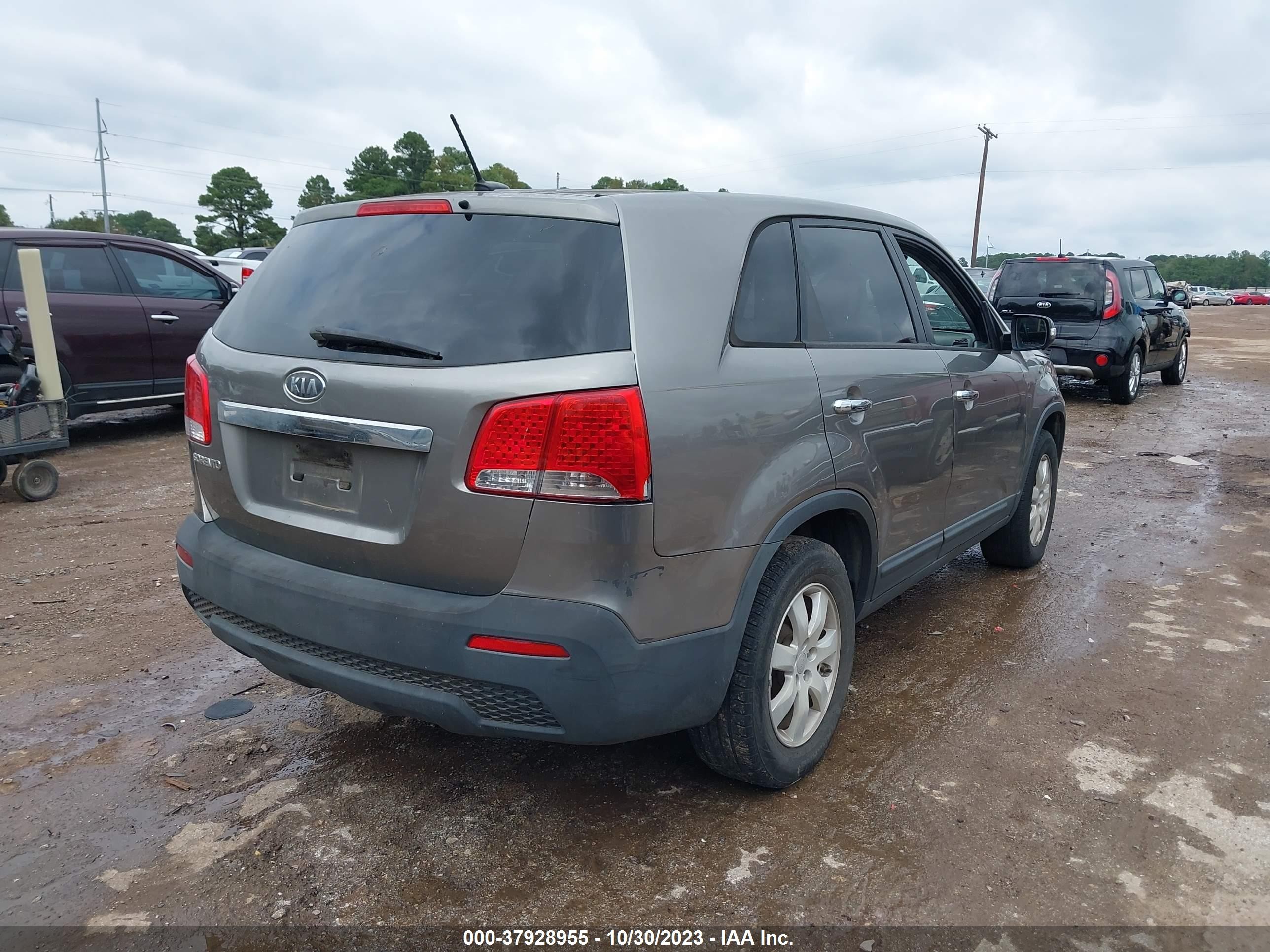 Photo 3 VIN: 5XYKT3A18BG001208 - KIA SORENTO 