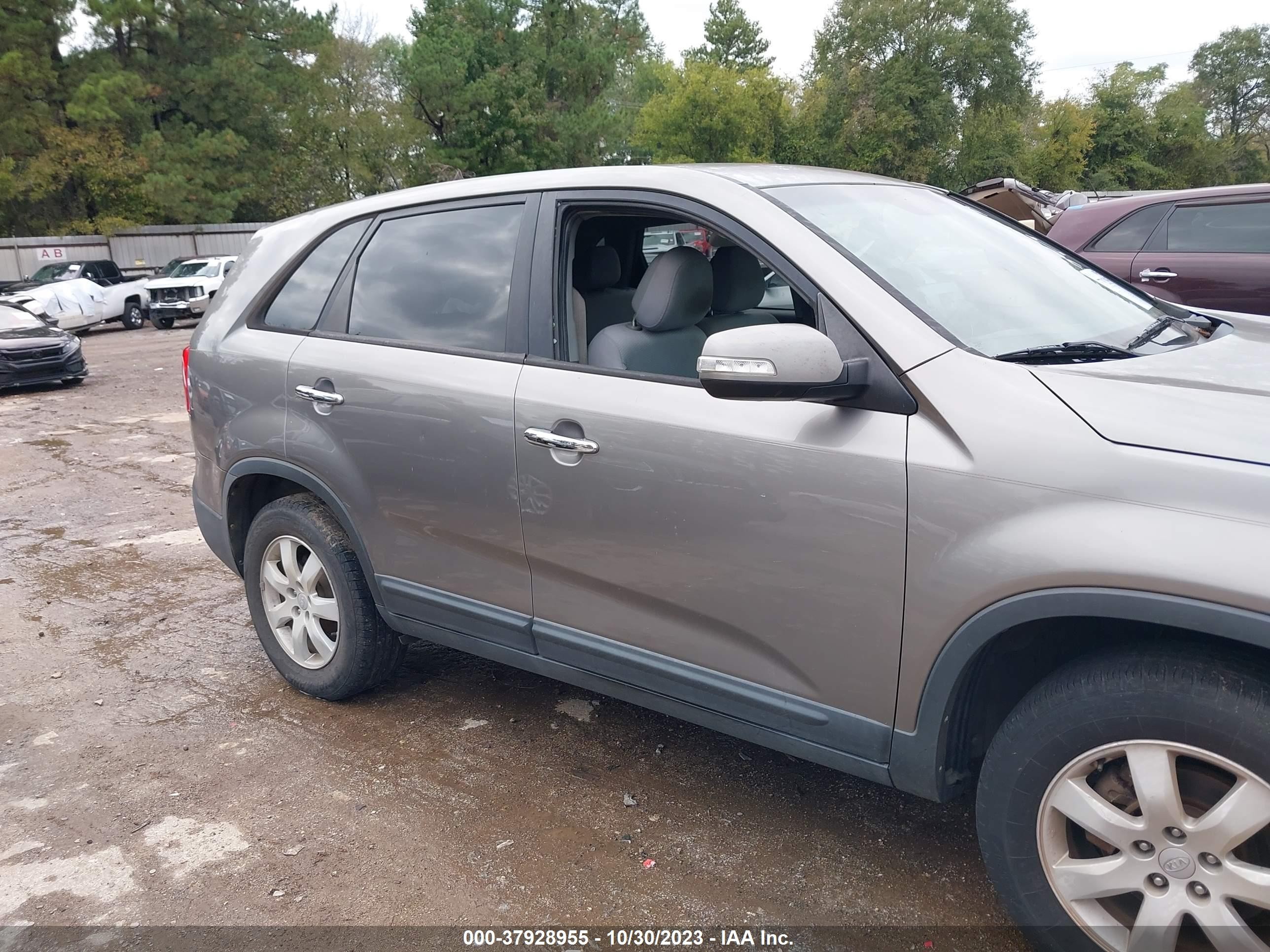 Photo 5 VIN: 5XYKT3A18BG001208 - KIA SORENTO 