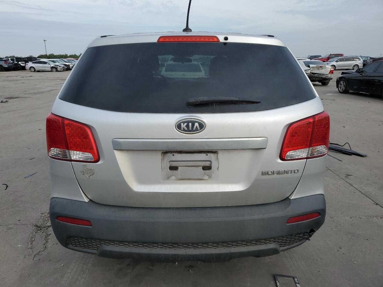 Photo 5 VIN: 5XYKT3A18BG053342 - KIA SORENTO 