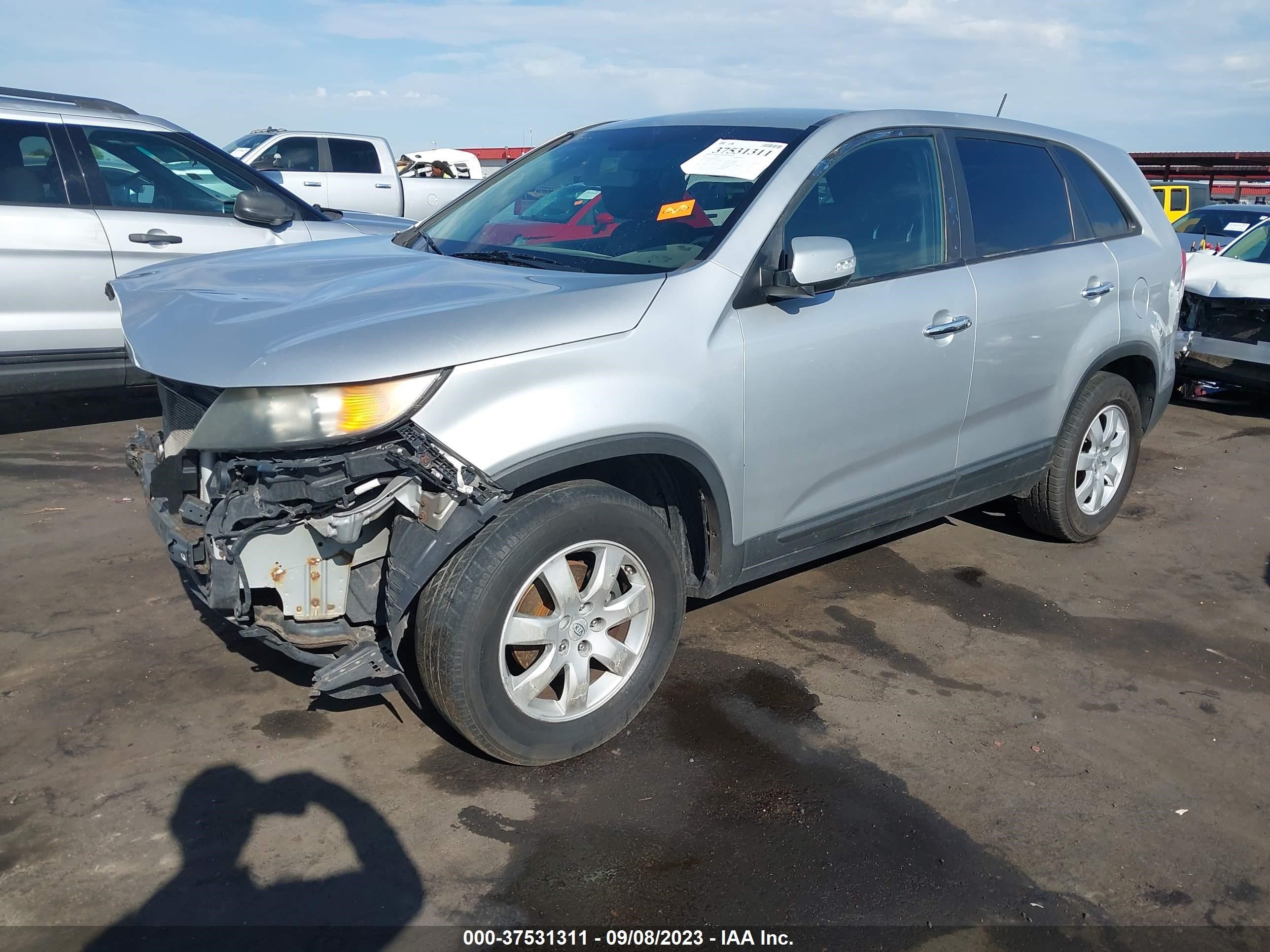 Photo 1 VIN: 5XYKT3A18BG074370 - KIA SORENTO 