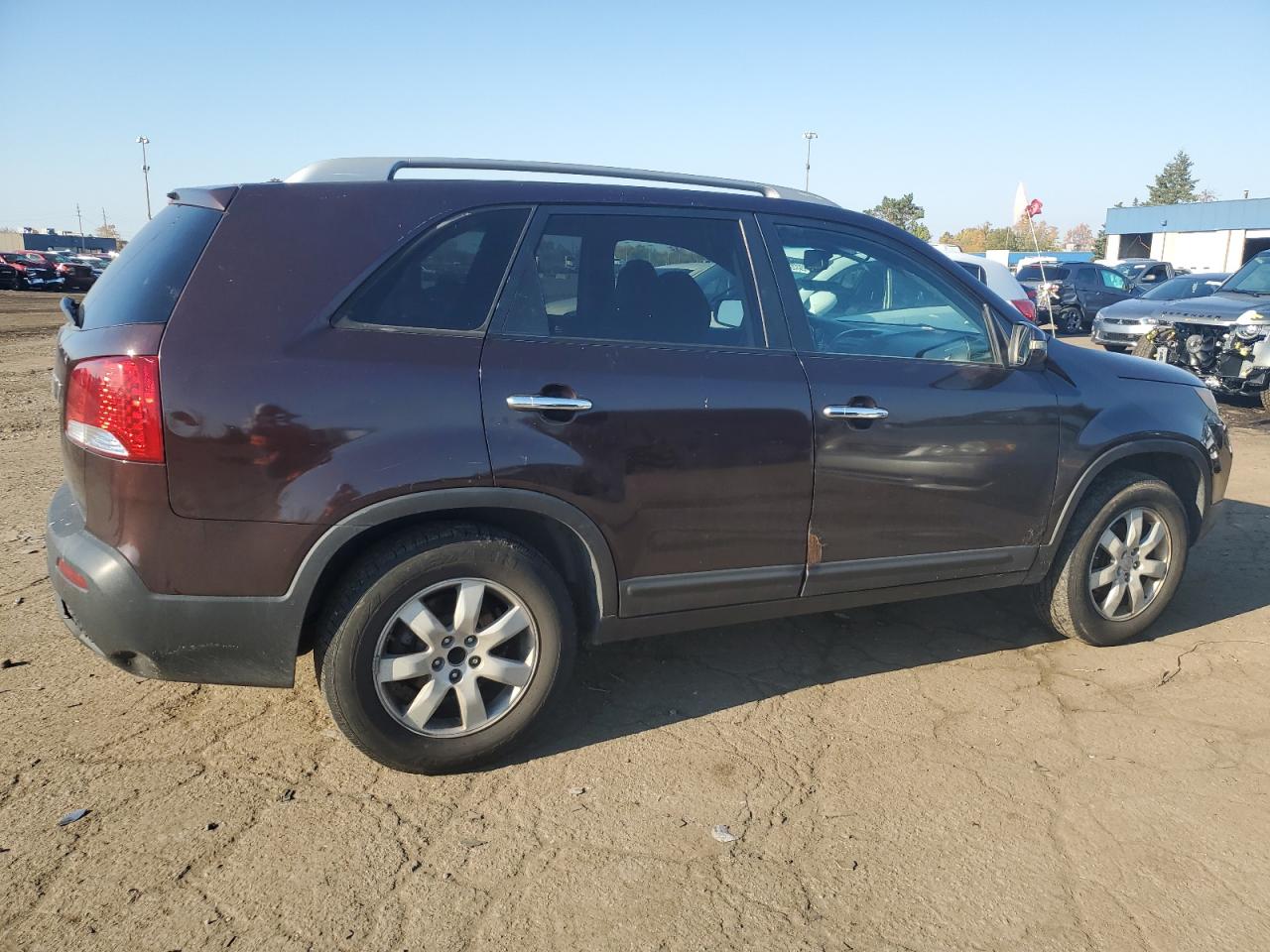 Photo 2 VIN: 5XYKT3A18BG115550 - KIA SORENTO 