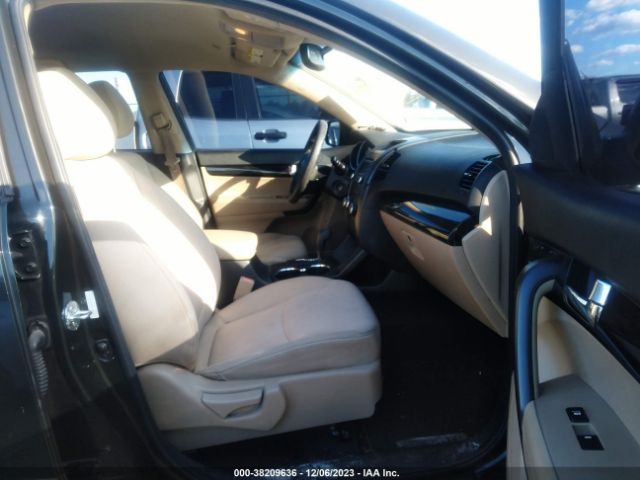 Photo 4 VIN: 5XYKT3A18BG143638 - KIA SORENTO 