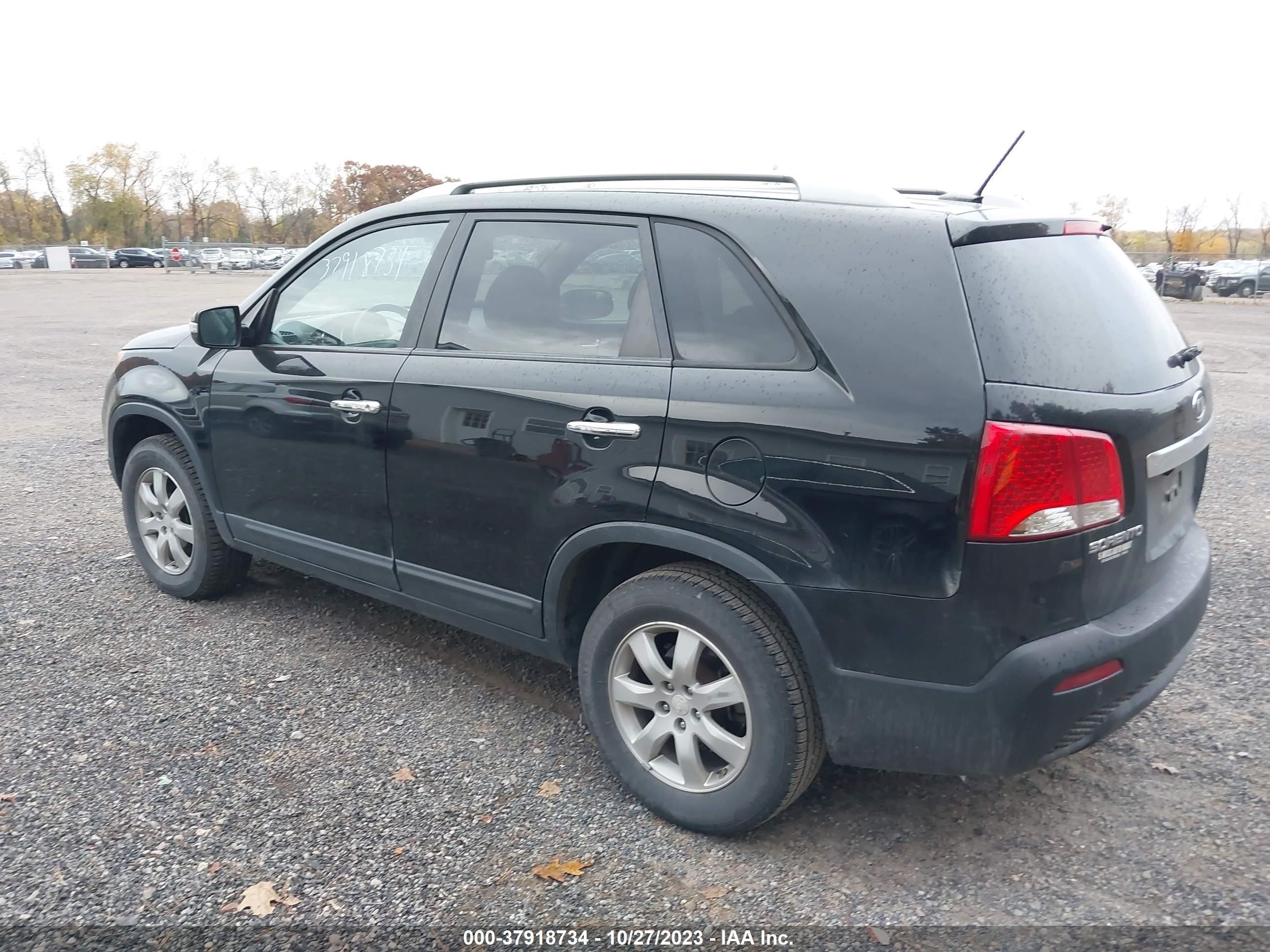 Photo 2 VIN: 5XYKT3A18BG159807 - KIA SORENTO 