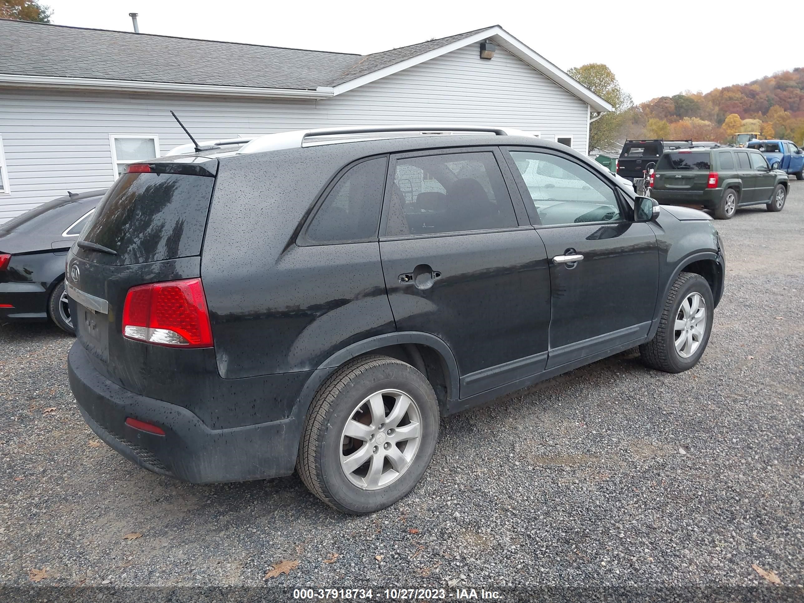 Photo 3 VIN: 5XYKT3A18BG159807 - KIA SORENTO 