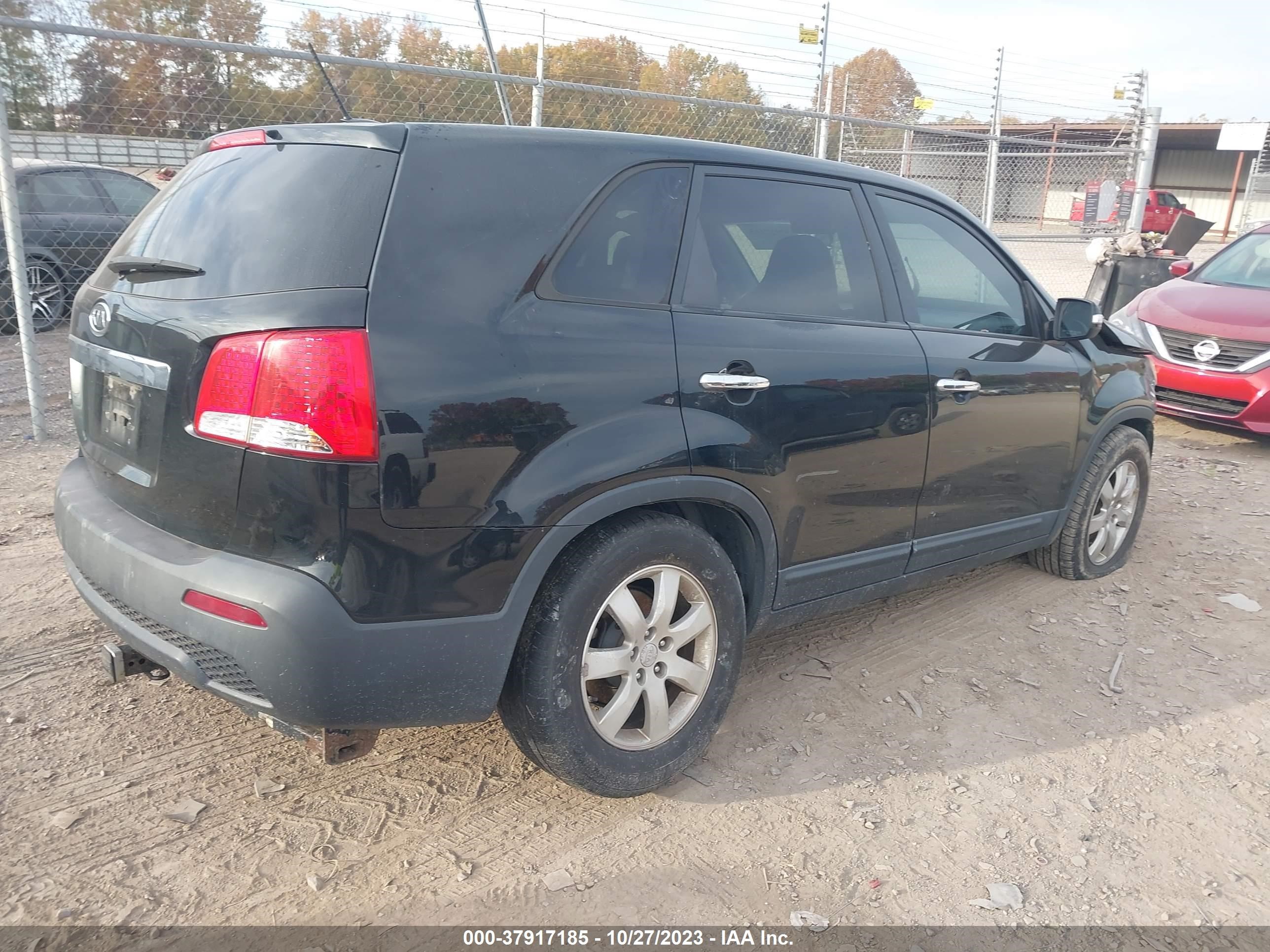 Photo 3 VIN: 5XYKT3A18BG163193 - KIA SORENTO 