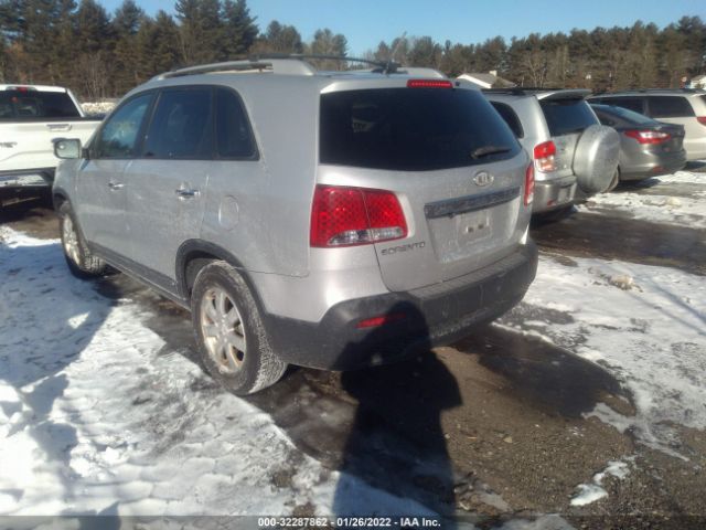 Photo 2 VIN: 5XYKT3A18BG184755 - KIA SORENTO 