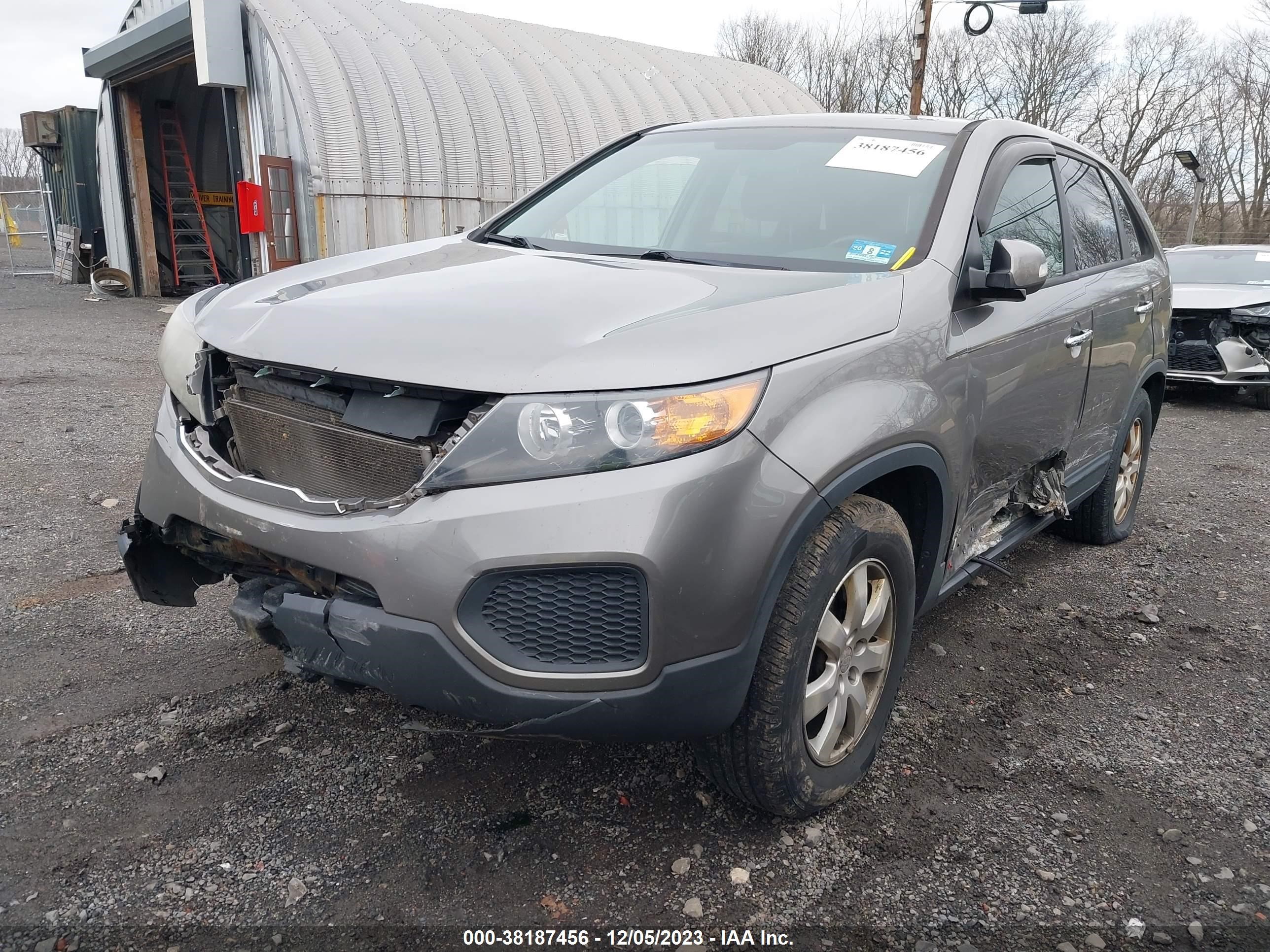 Photo 5 VIN: 5XYKT3A18CG201443 - KIA SORENTO 