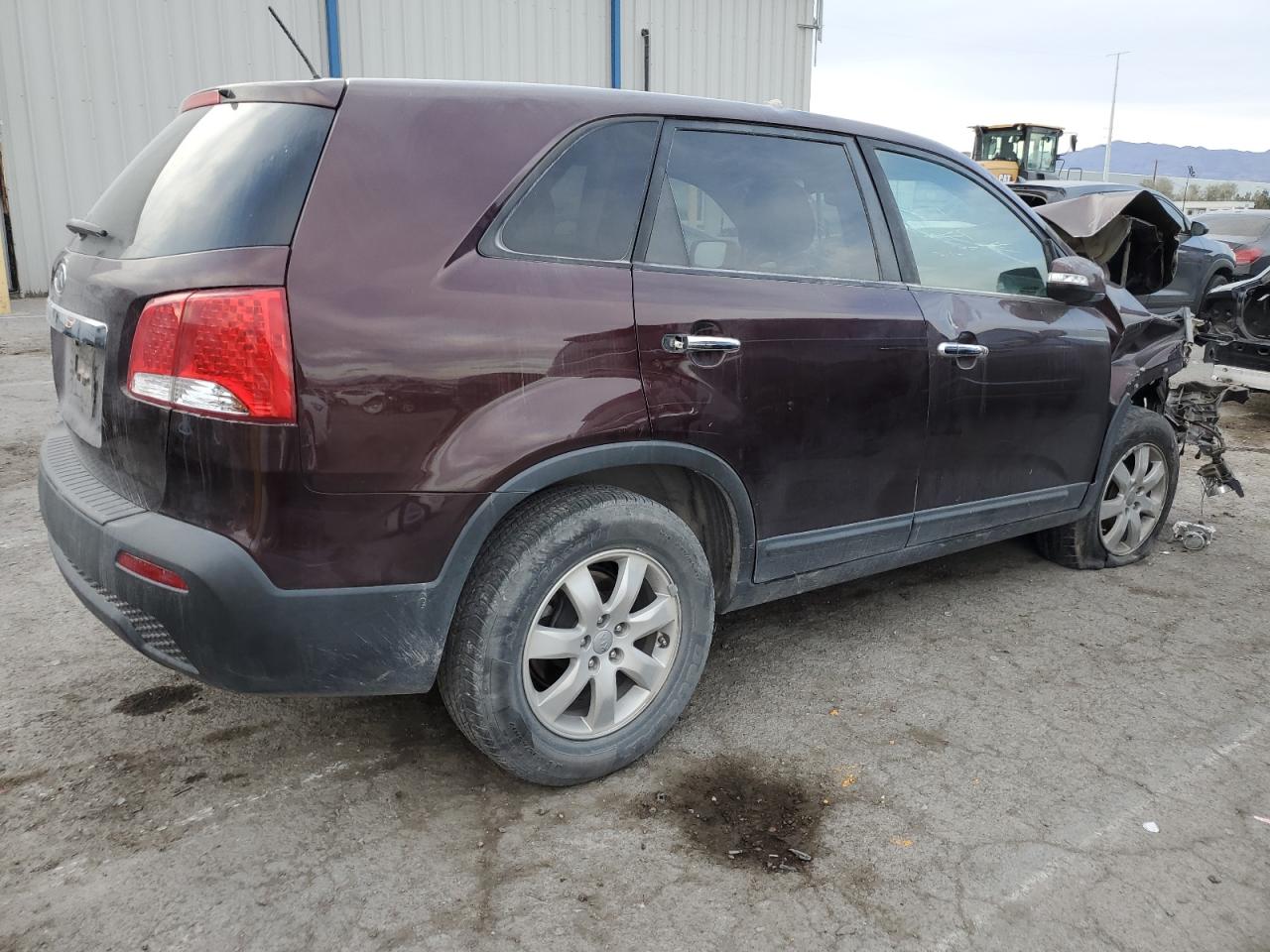 Photo 2 VIN: 5XYKT3A18DG331224 - KIA SORENTO 