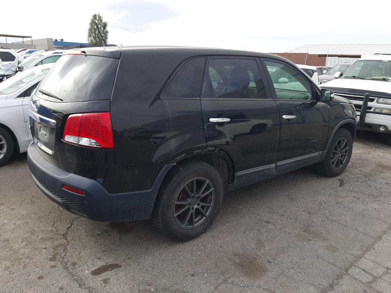 Photo 2 VIN: 5XYKT3A18DG371013 - KIA SORENTO 