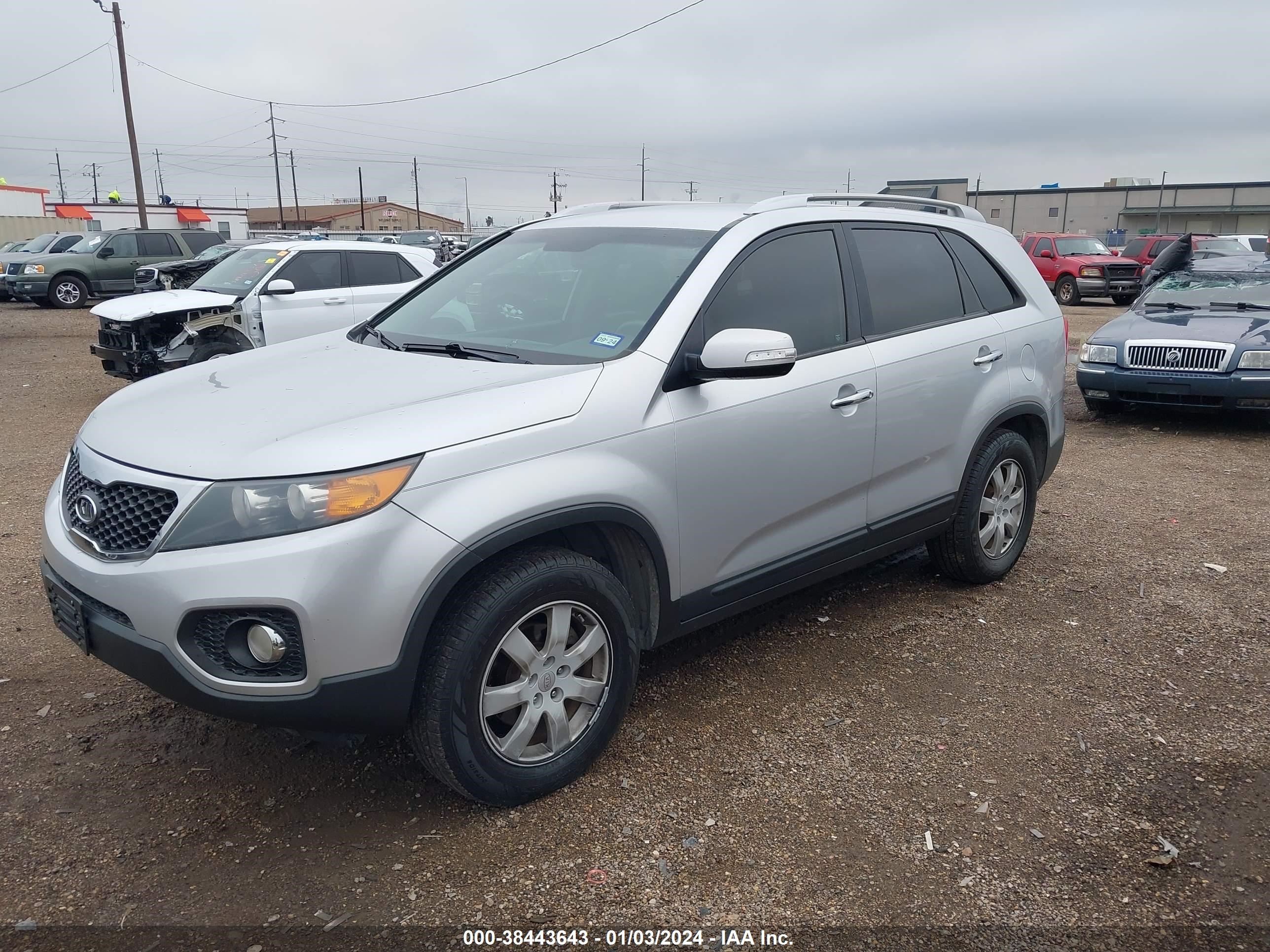 Photo 1 VIN: 5XYKT3A19BG007843 - KIA SORENTO 