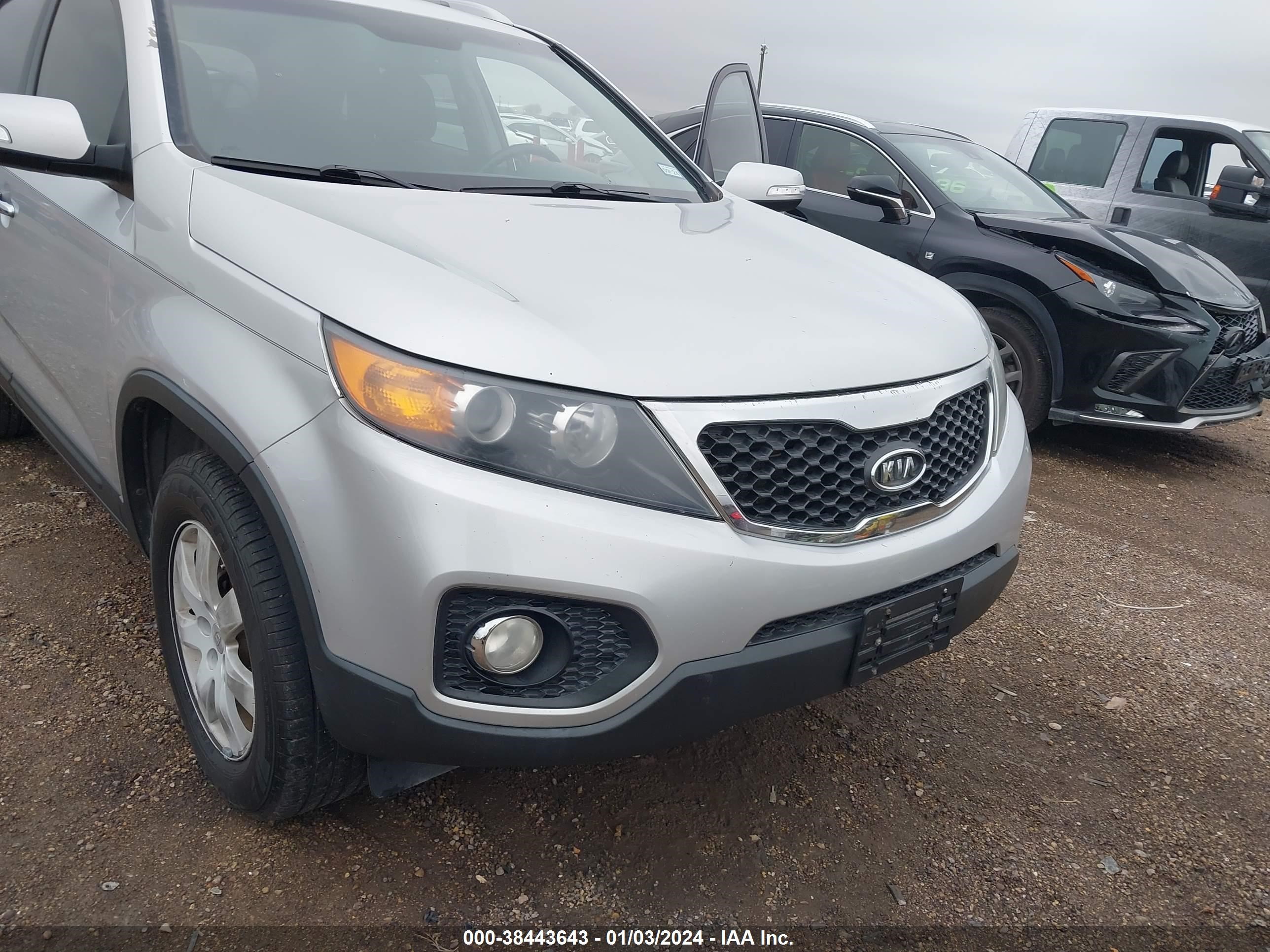 Photo 5 VIN: 5XYKT3A19BG007843 - KIA SORENTO 